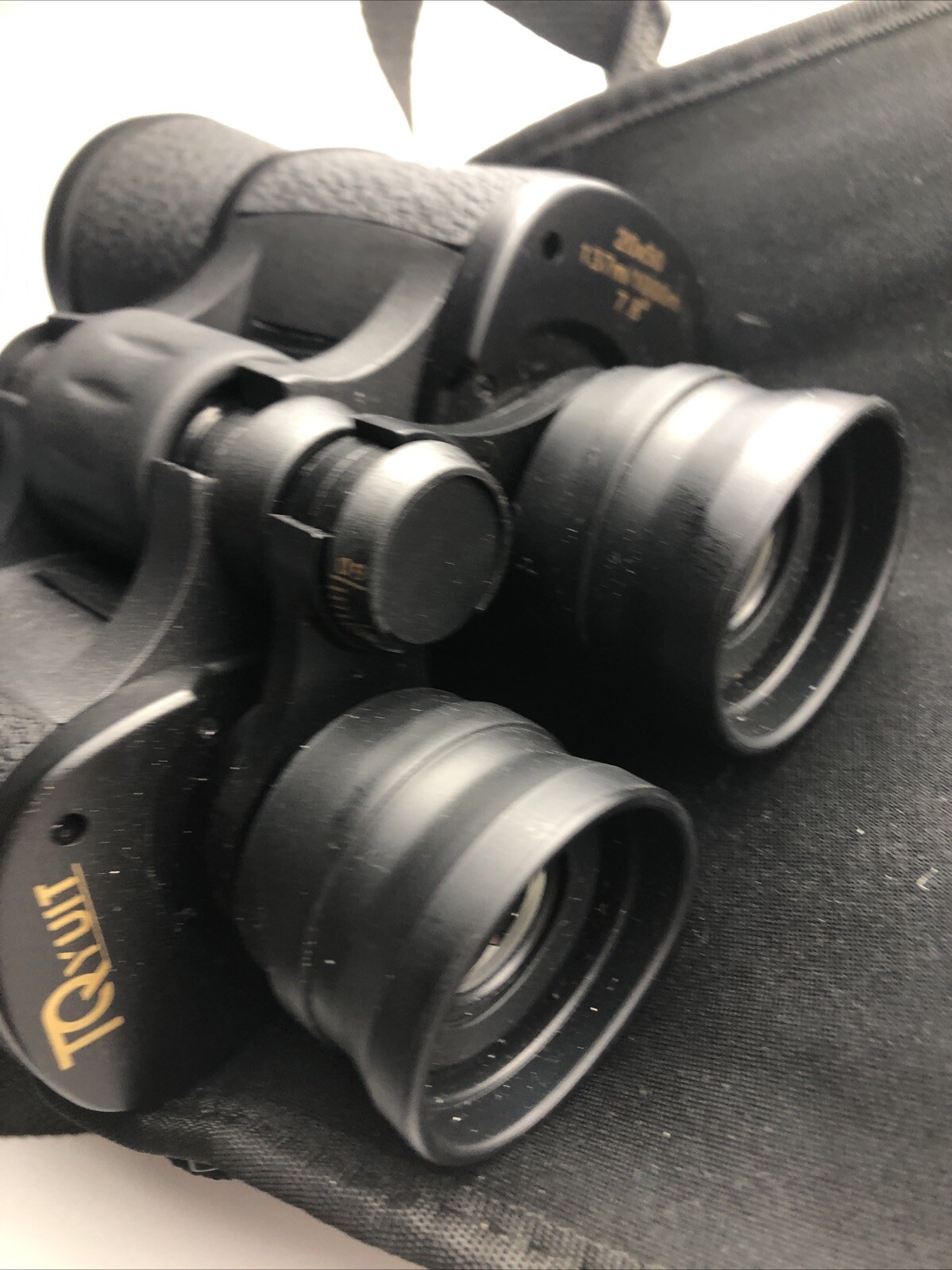 Tqyuit Binoculars w/case 20x50 137m / 1000m 7.8 see description