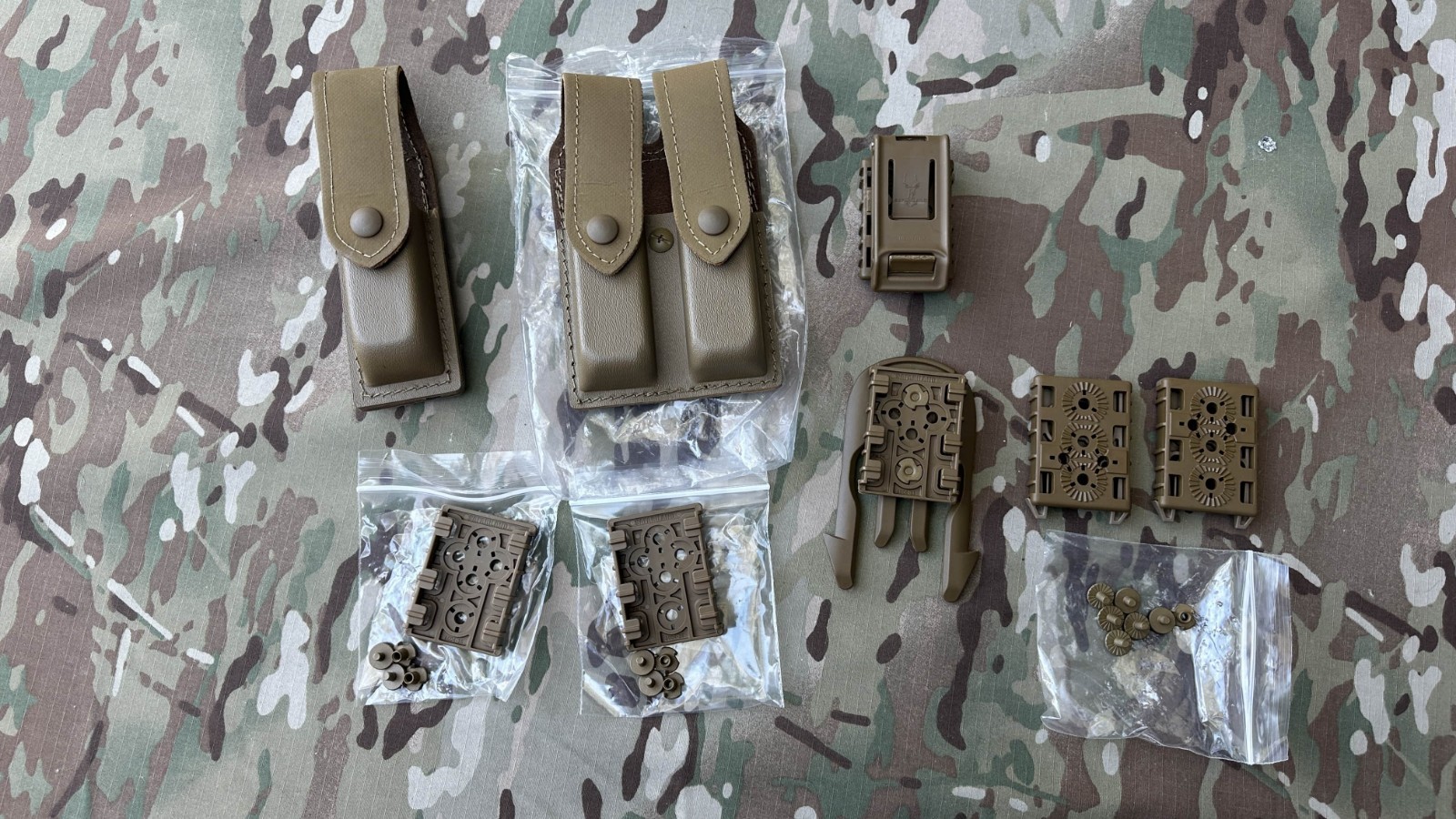 NEW USGI Coyote Military Safariland 76 77 SIG P320 9mm Mag Pouch Set + QLS Clips