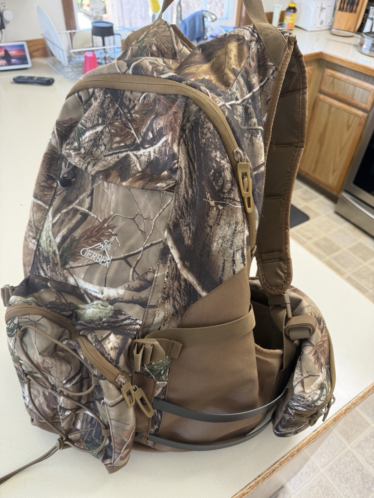 Gerber Realtree Camo Hydration Backpack 3L Reservoir 3 Pockets Adjustable