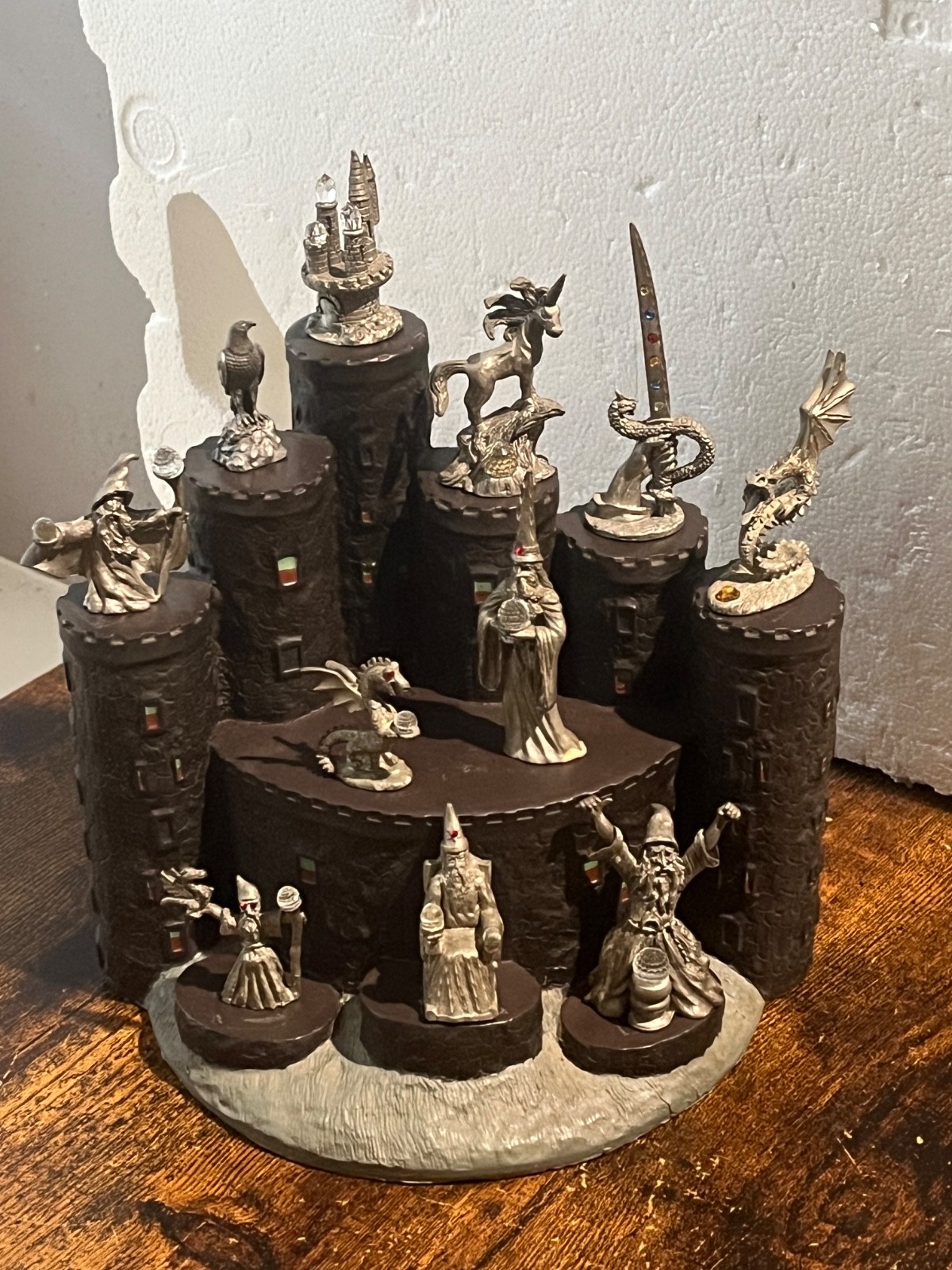 Vintage Spoontiques Fantasy Resin Castle Display w 11 Pewter Figures Collectible