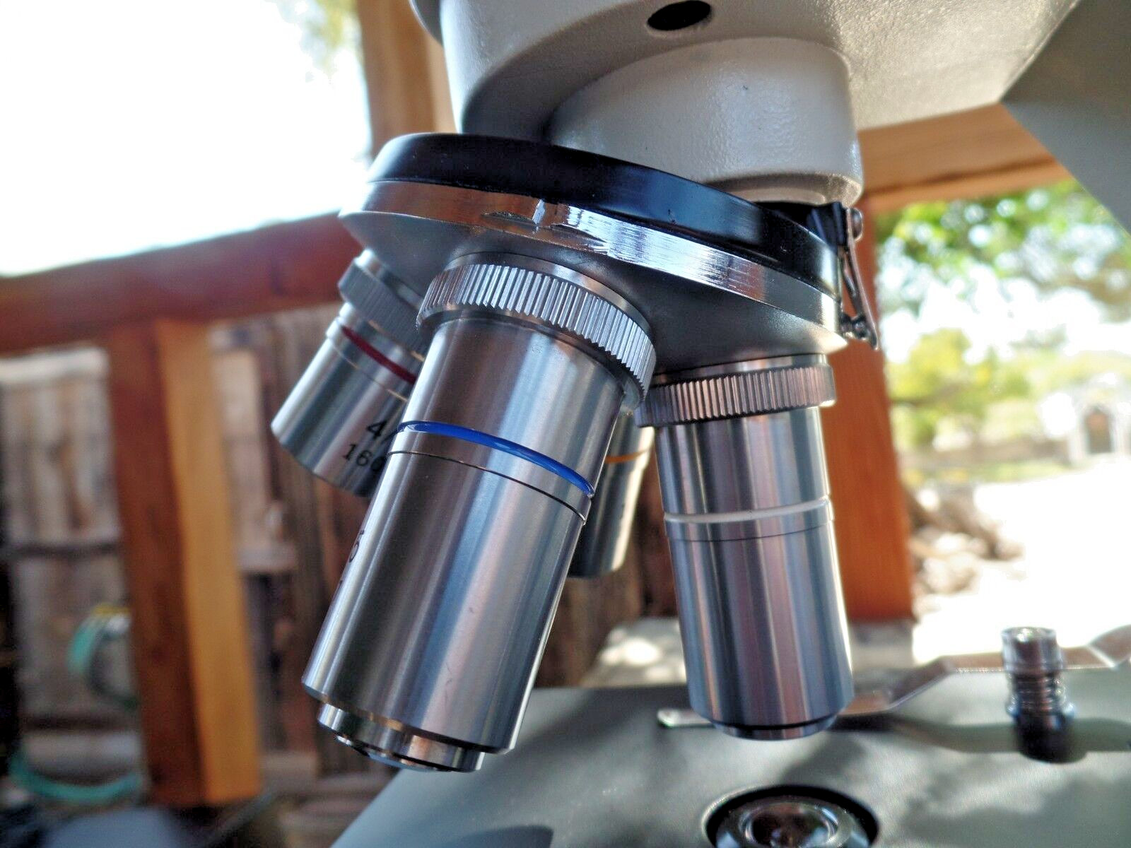 Biological Microscope with 4 objective lenses M Series