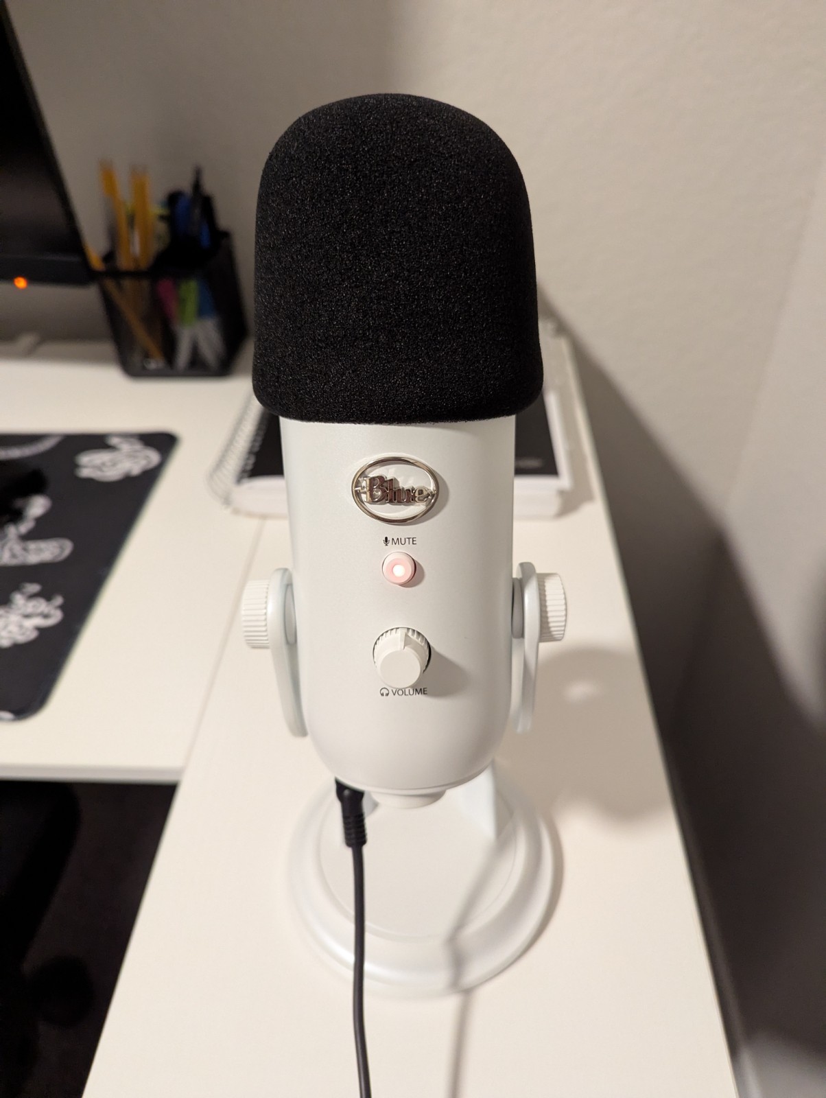 Blue Yeti USB Microphone Silver Mute Switch Volume Gain Multiple Polar Patterns