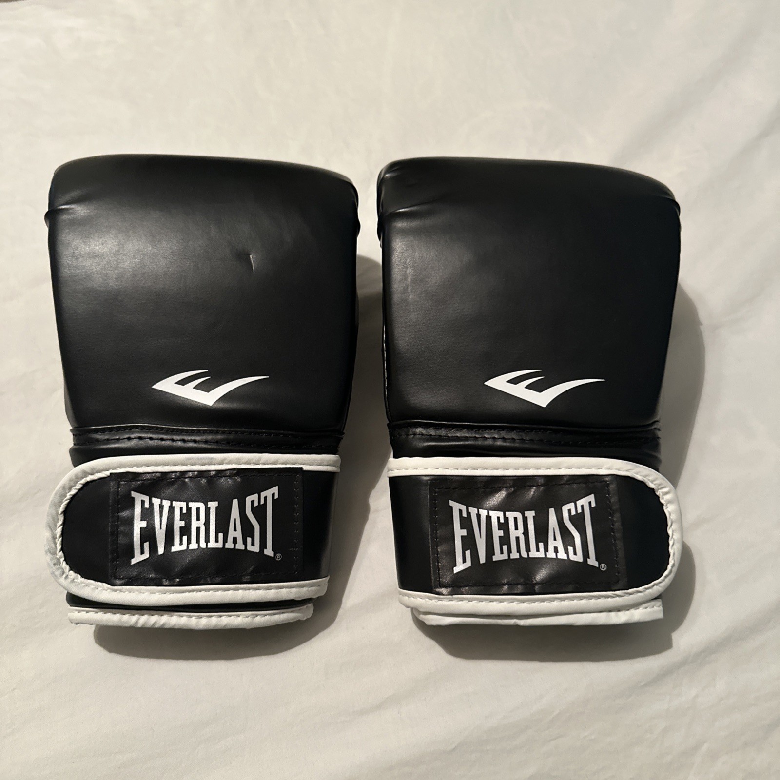 Everlast Sparring Training Boxing Gloves Black And White L/XL Synthetic Leather