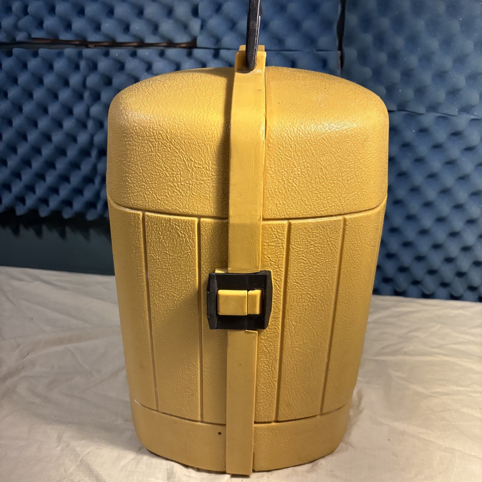 Coleman 220 275 Clam Shell Lantern Case NICE CONDITION 01-83