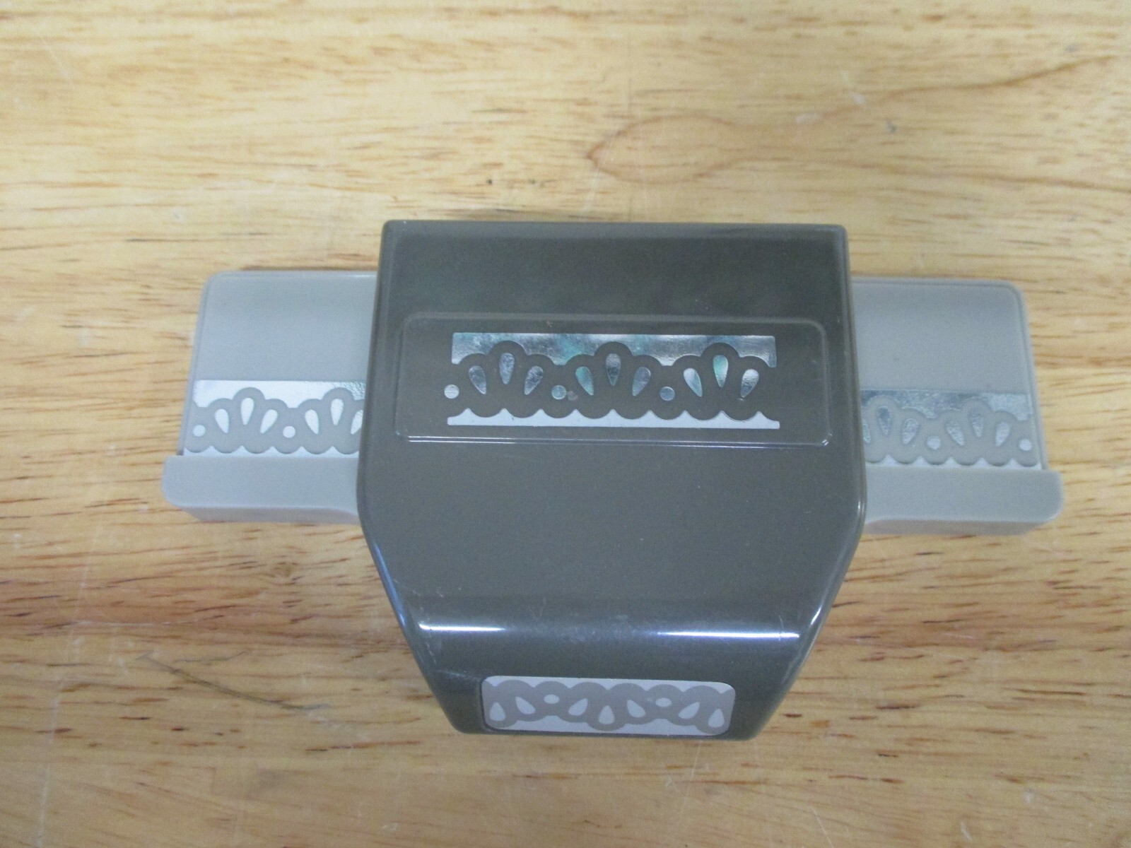 Stampin Up! DECORATIVE RIBBON BORDER Punch Retired