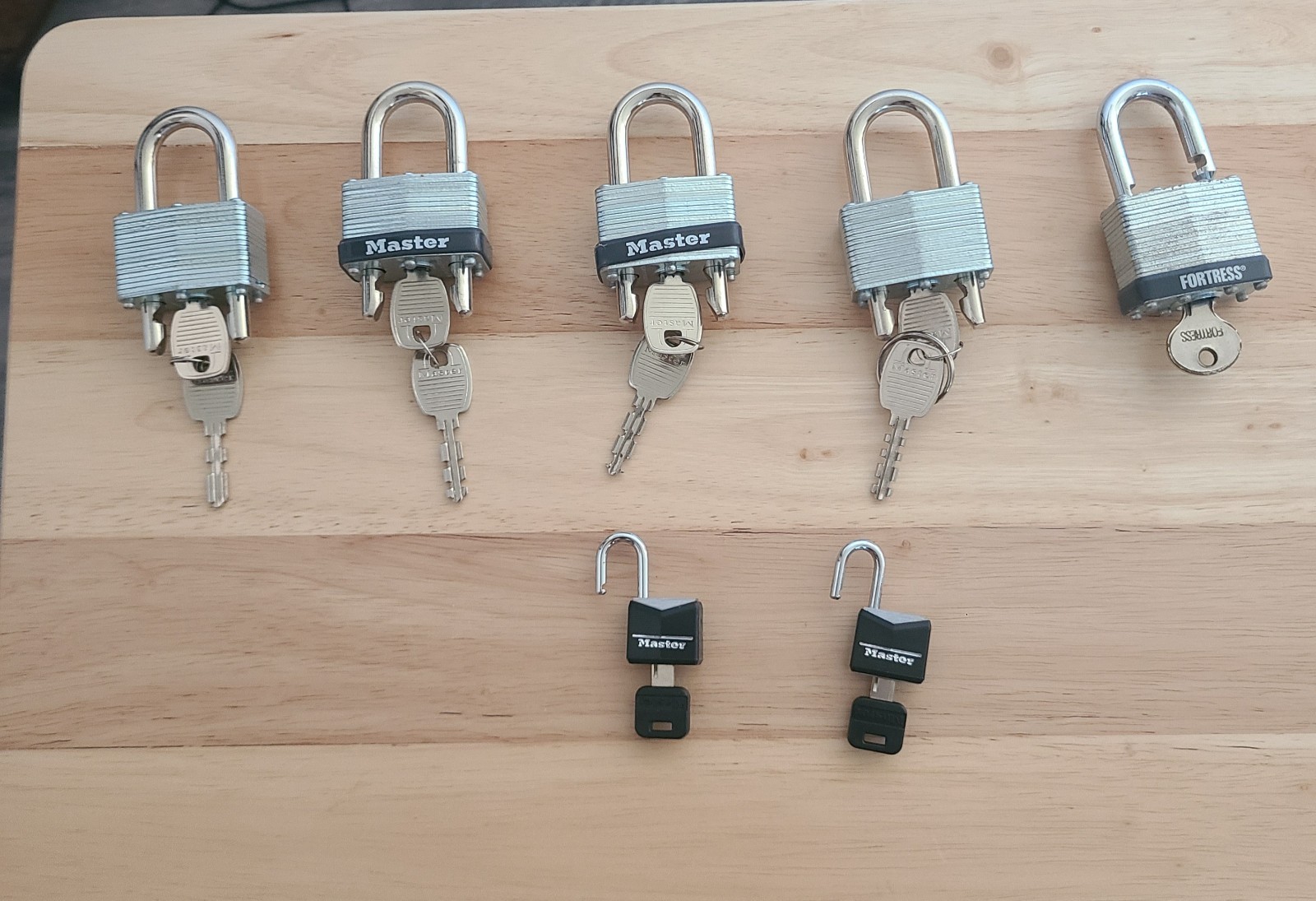 Master Lock & Fortress Keyed Padlocks w/ Keys Assorted Lot Silver/Black