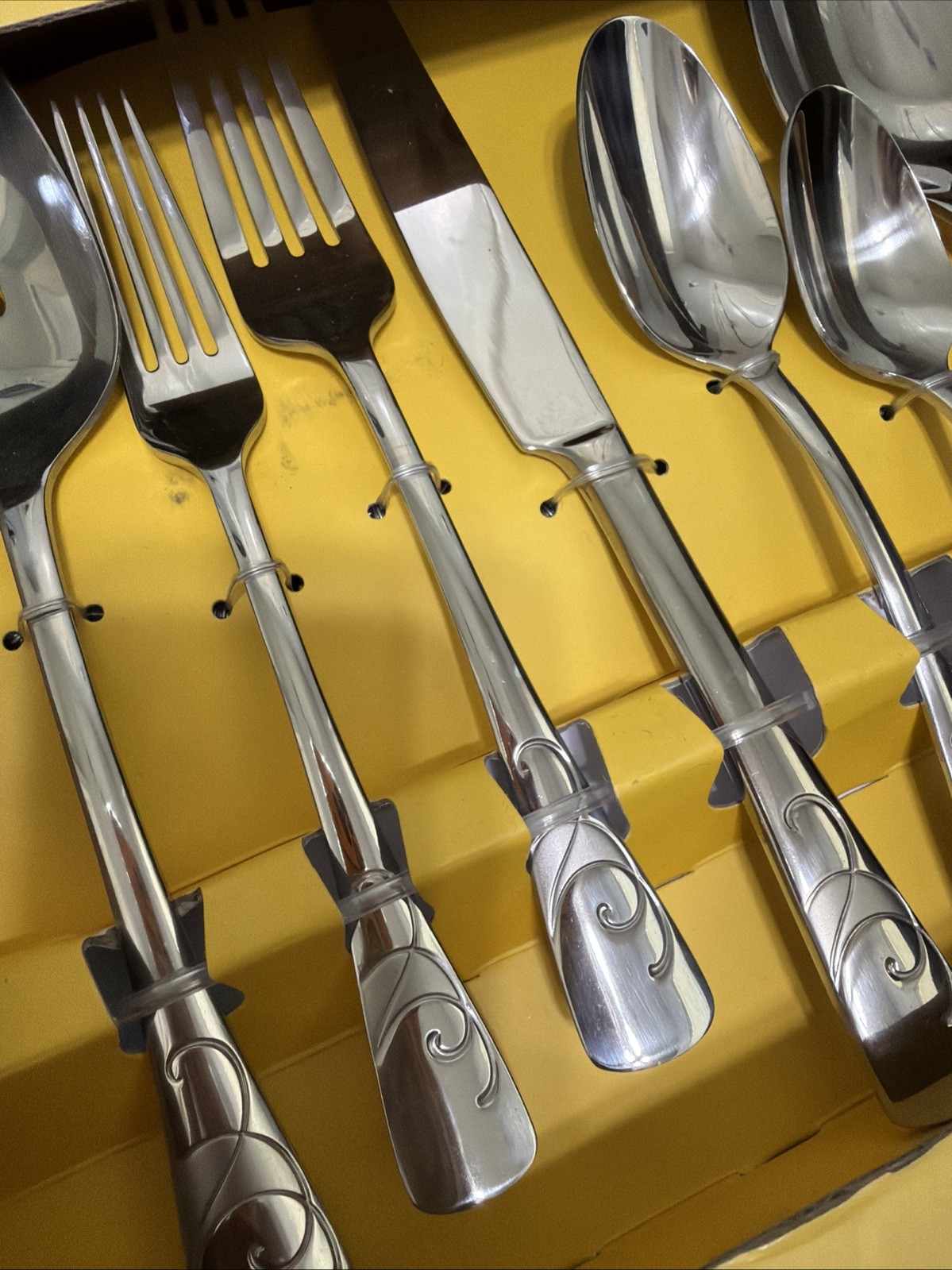NEW Oneida SERIF Stainless Glossy Frosted Scrolls Swirl YOUR CHOICE Flatware