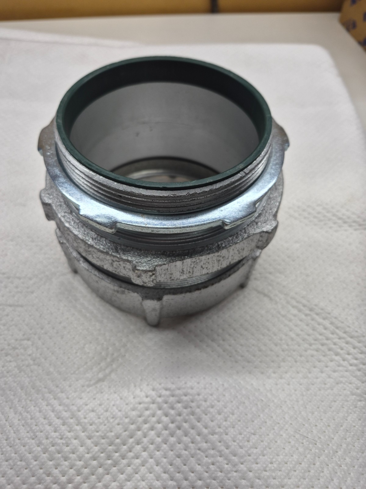 SOUTHWIRE MNT-2759-B, 4" Rigid/IMC Threadless Compression Conduit Connector
