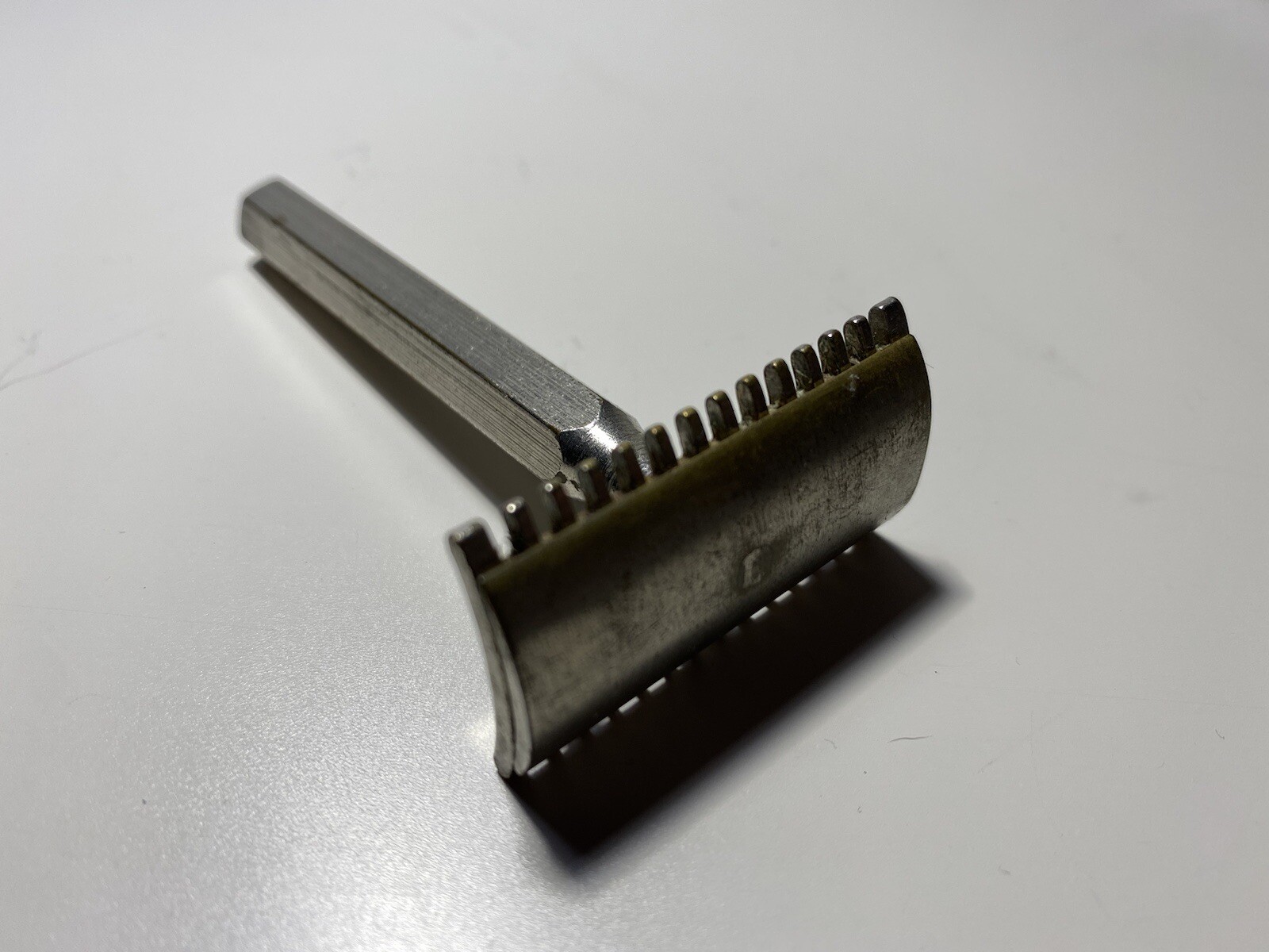 WW2 British military safety razor, Dated 1945, Original Item