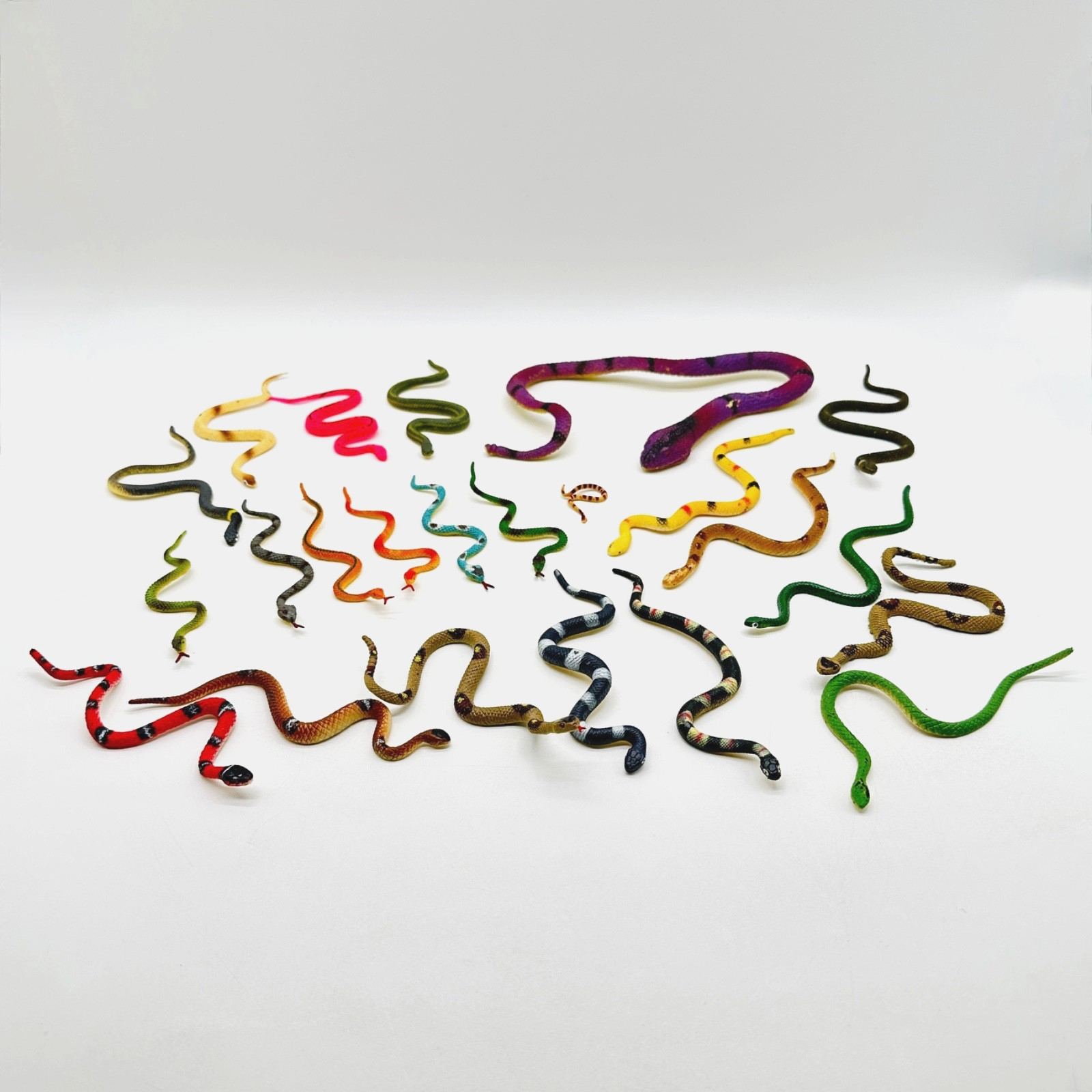 Lot of 23 Snakes Reptiles Plastic Rubber Small Toy PVC Nature Science China