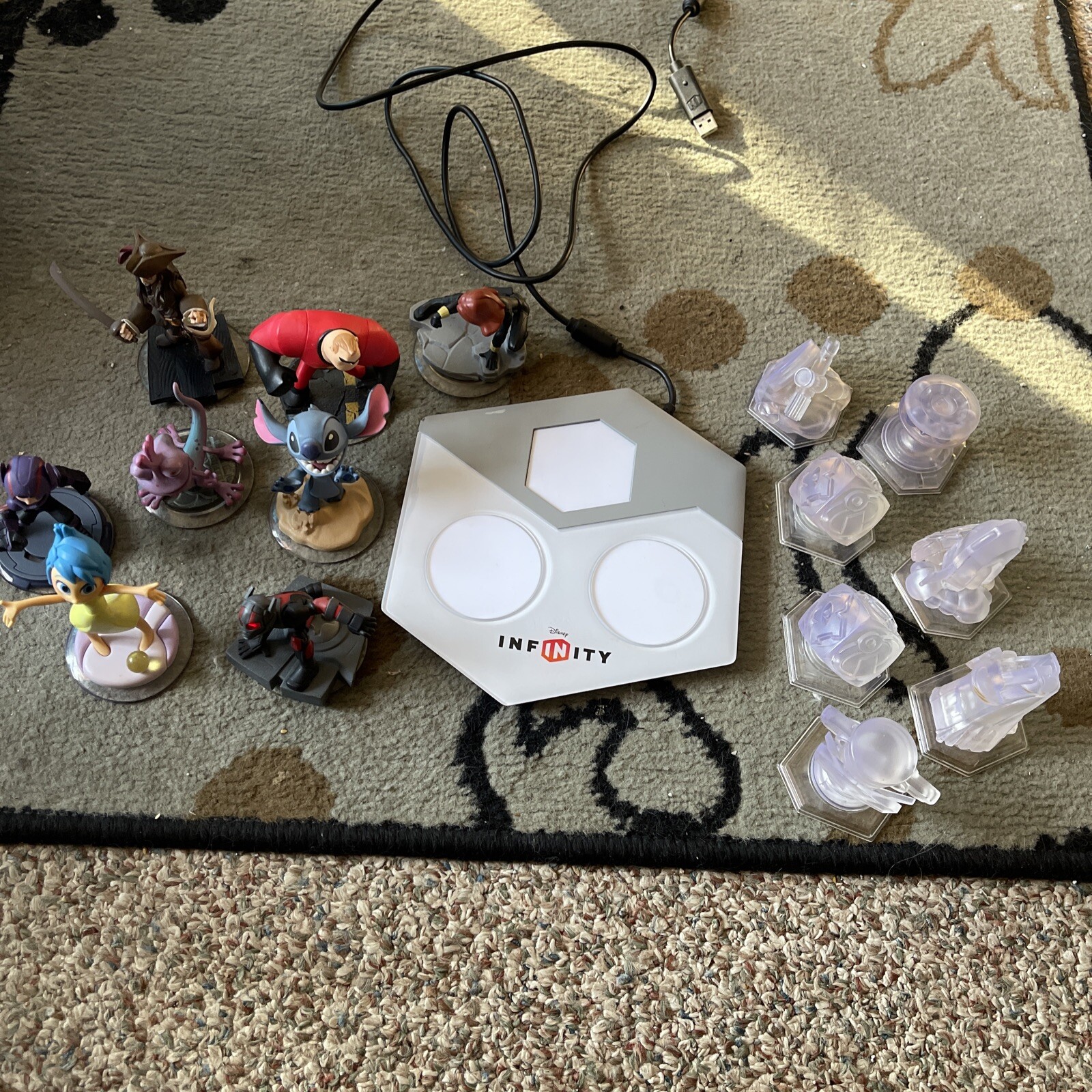 Disney Infinity Lot Characters Portal Base 16 Peice Bundle/ Incredibles Antman?
