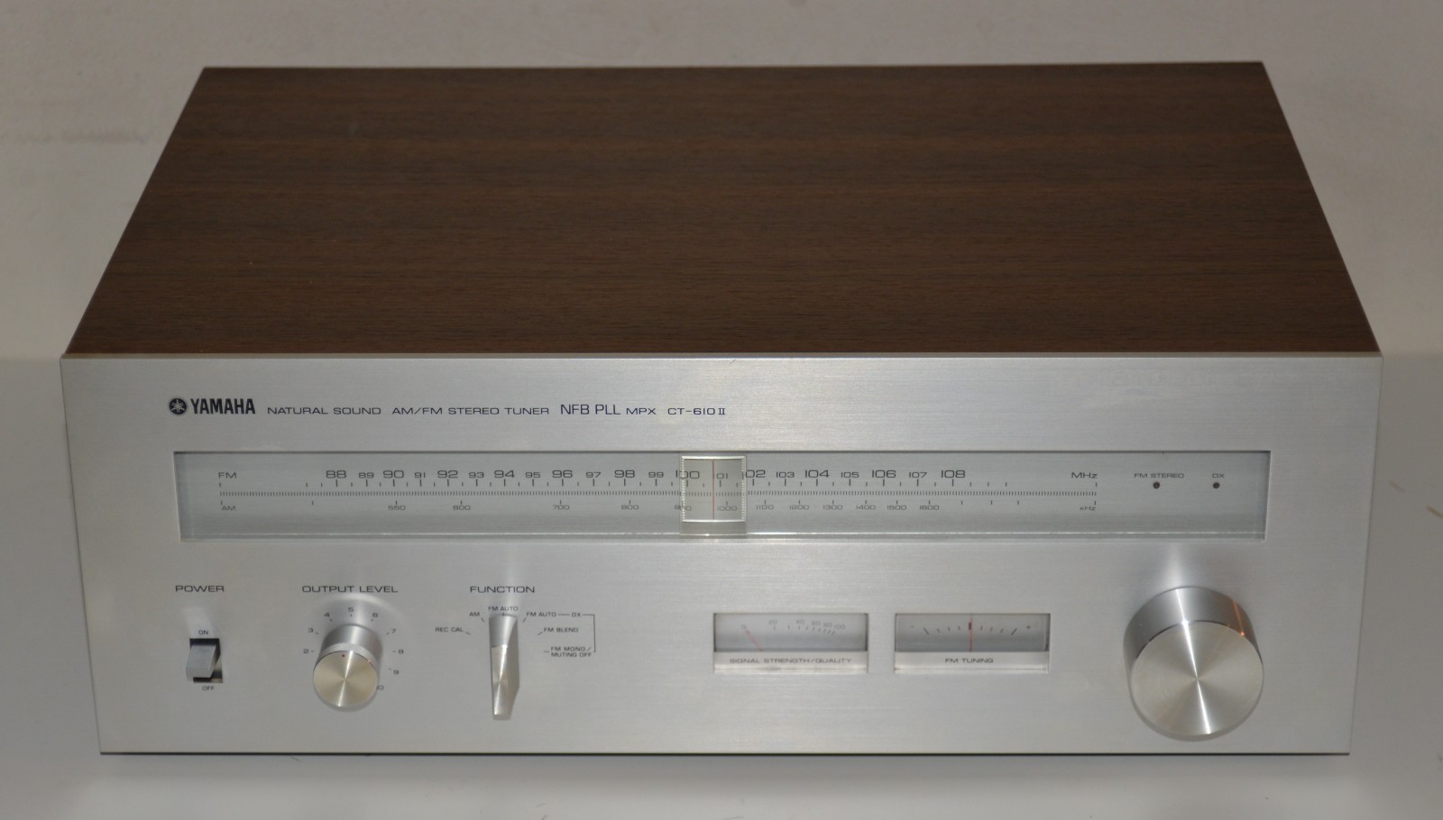 vintage YAMAHA CT-610 II Stereo TUNER Natural Sound silver face vg working