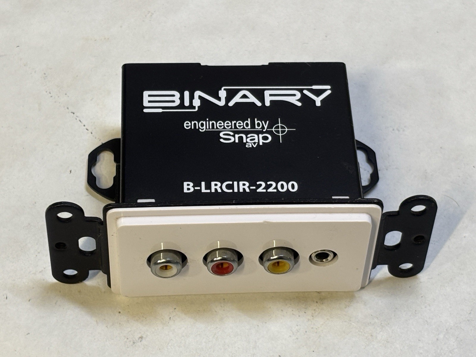BINARY B LRCIR 2200 Composite Video & Analog Audio SNAP ANIWAREBOX CAT 5 BALUN