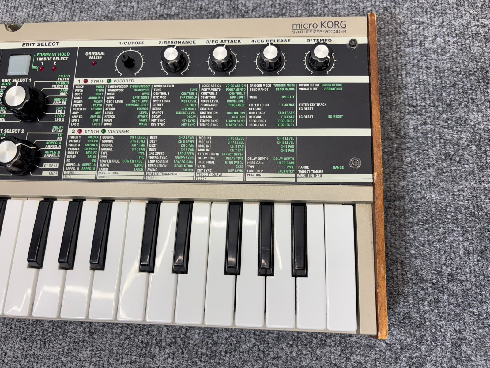 Korg Micro - KORG Compact Analog Synthesizer and Vocoder