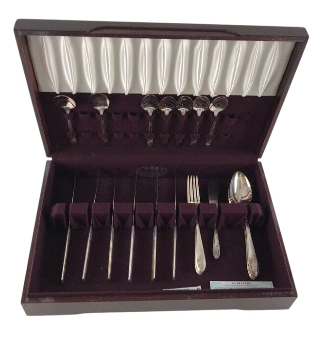 Oneida Flatware Set Queen Bess II 26 Piece Community Tudor Silverplate + Case
