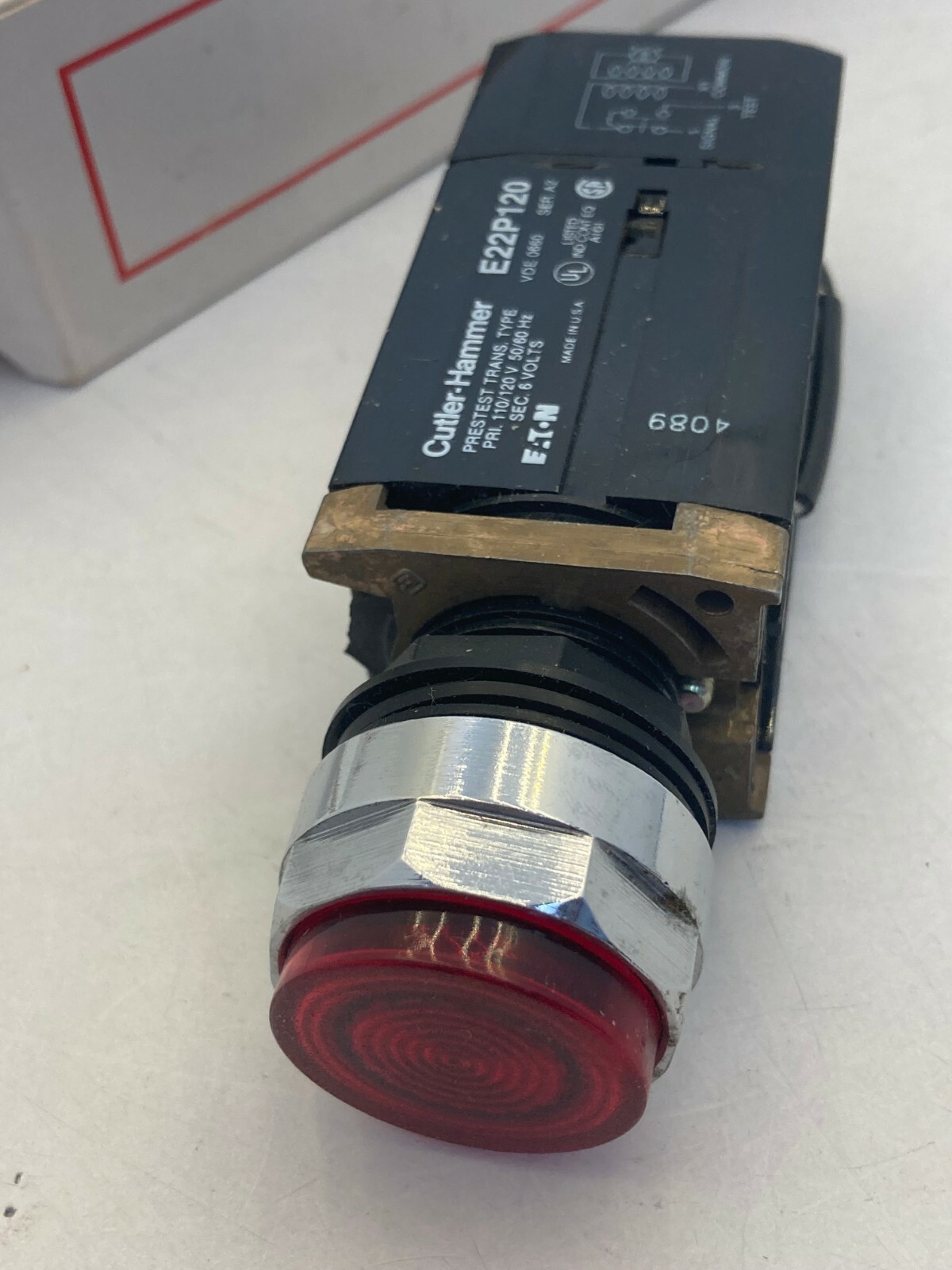 CUTLER HAMMER E22P120 PUSHBUTTON ILLUMINATED RED TRANSFORMER NIB