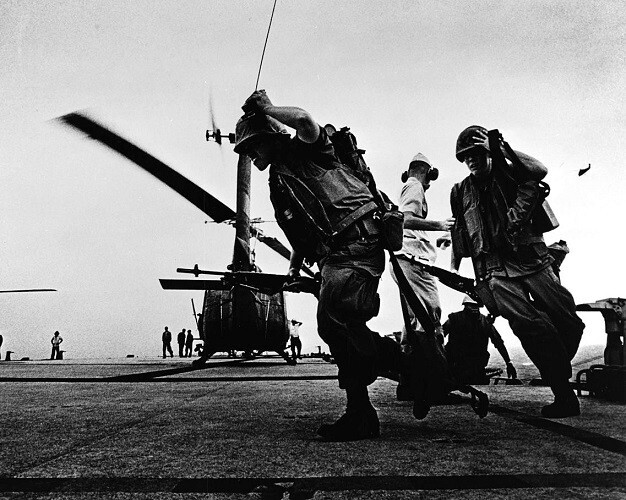 U.S. Marines Huey Helicopter Transport, USS Iwo Jima 8x10 Vietnam War Photo 827