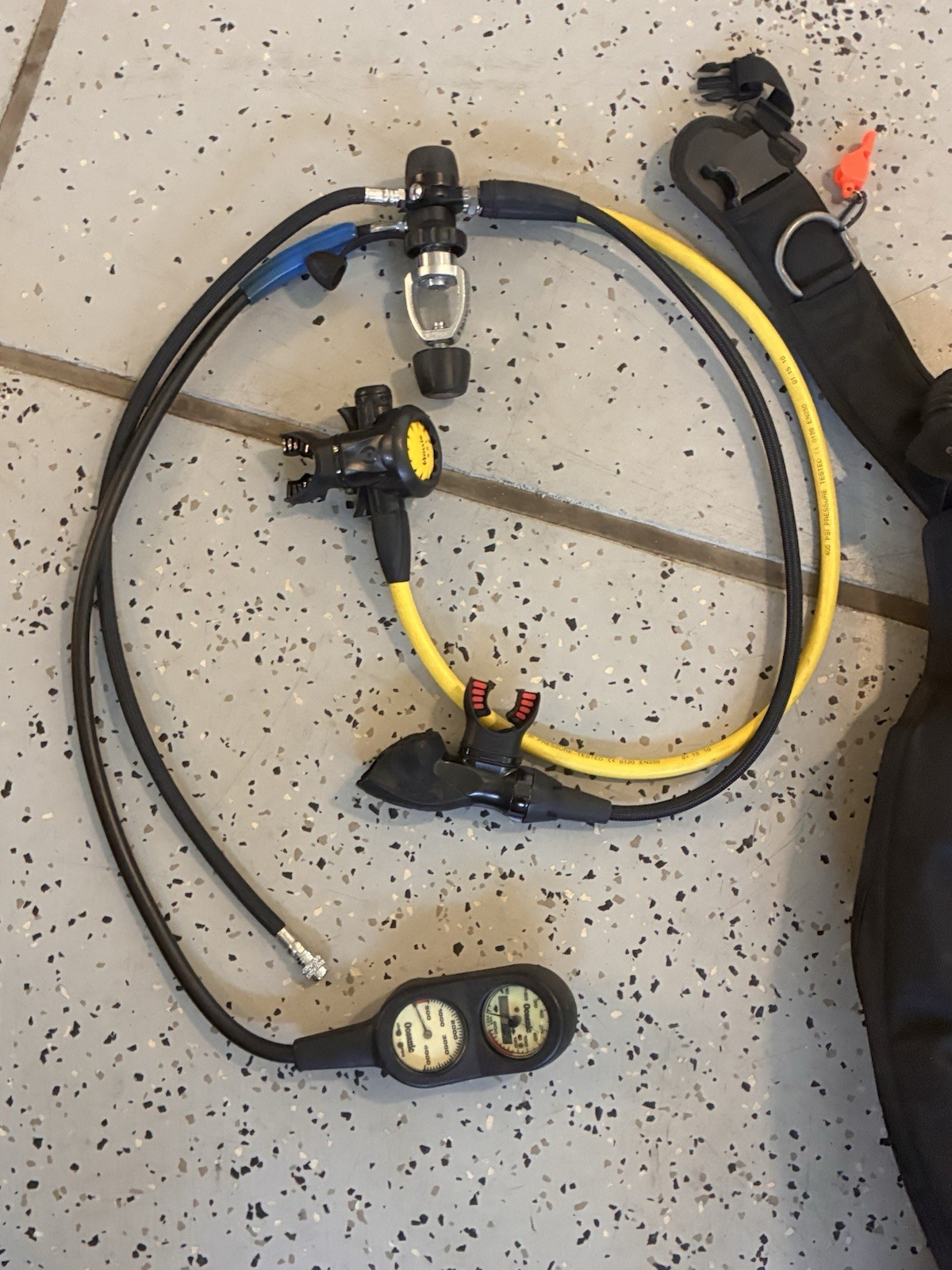 Diving Regulators -Hollis DC7 1st & 500se + 321 Octo 2nd Stage With Hoses -used
