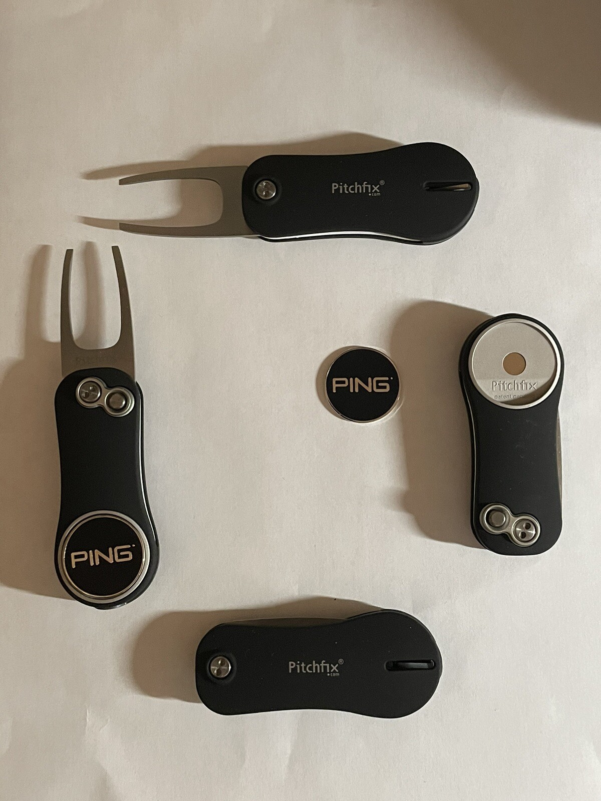 (1) Pitchfix Golf Switchblade Divot Tool Hybrid 2.0 W/PING 1" Coin Golf Marker