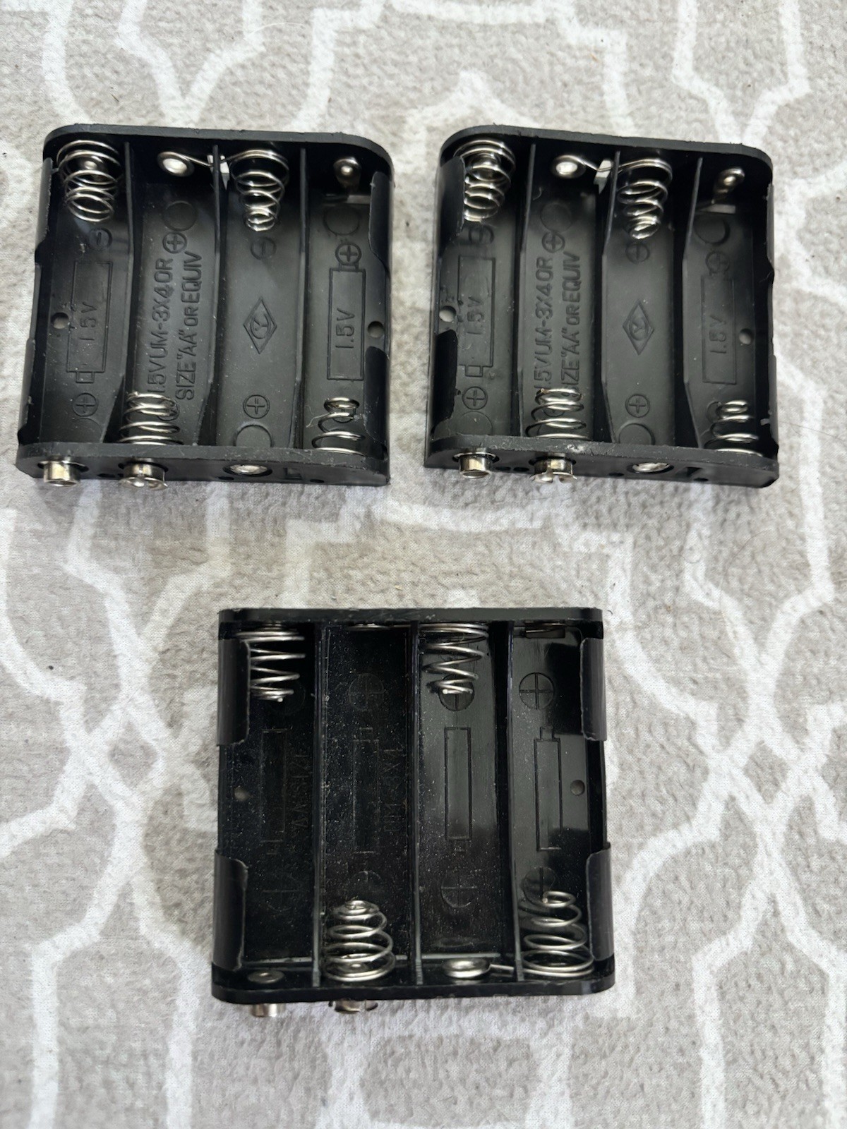 Four AA Battery Holder DIY Projects With 9V Connector Output