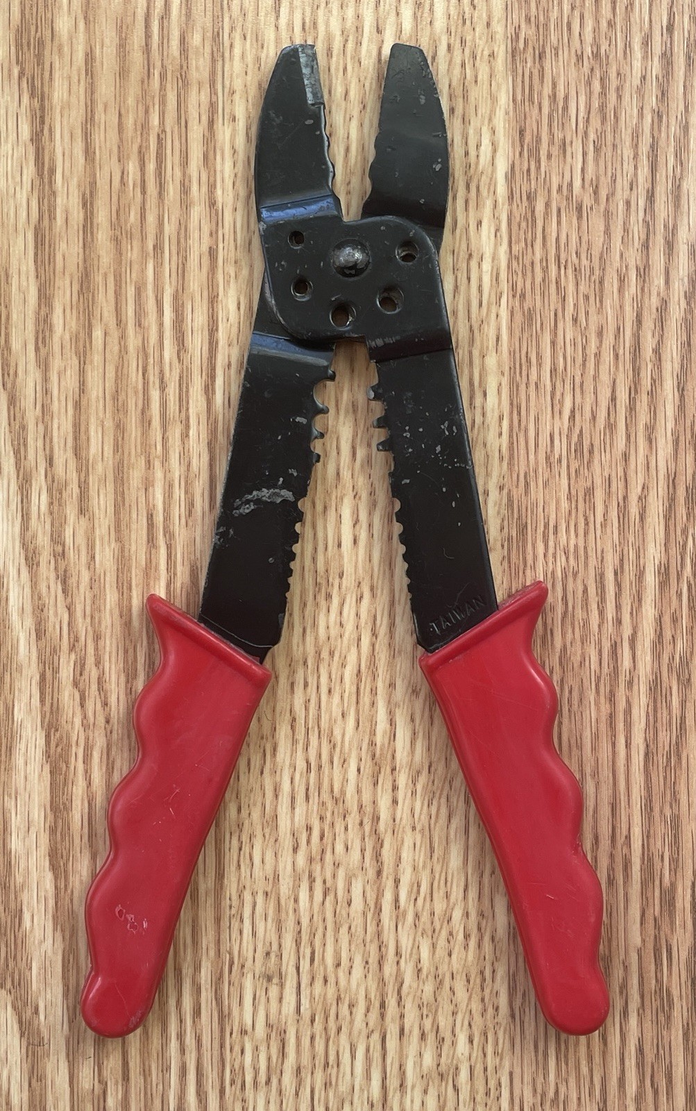 VINTAGE MULTIFUNCTIONAL WIRE STRIPPER, CRIMPER & CUTTER TOOL FOR ELECTRICAL WORK