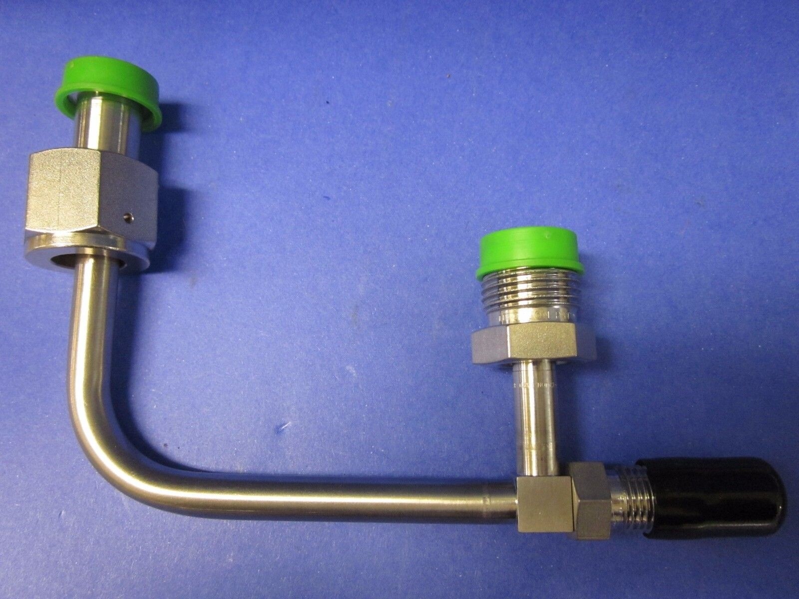 Vacuum Elbow Tube Weldement Assy, 1/4" MVCR x 1/2" Female VCR w/ 1/2" MVCR Port