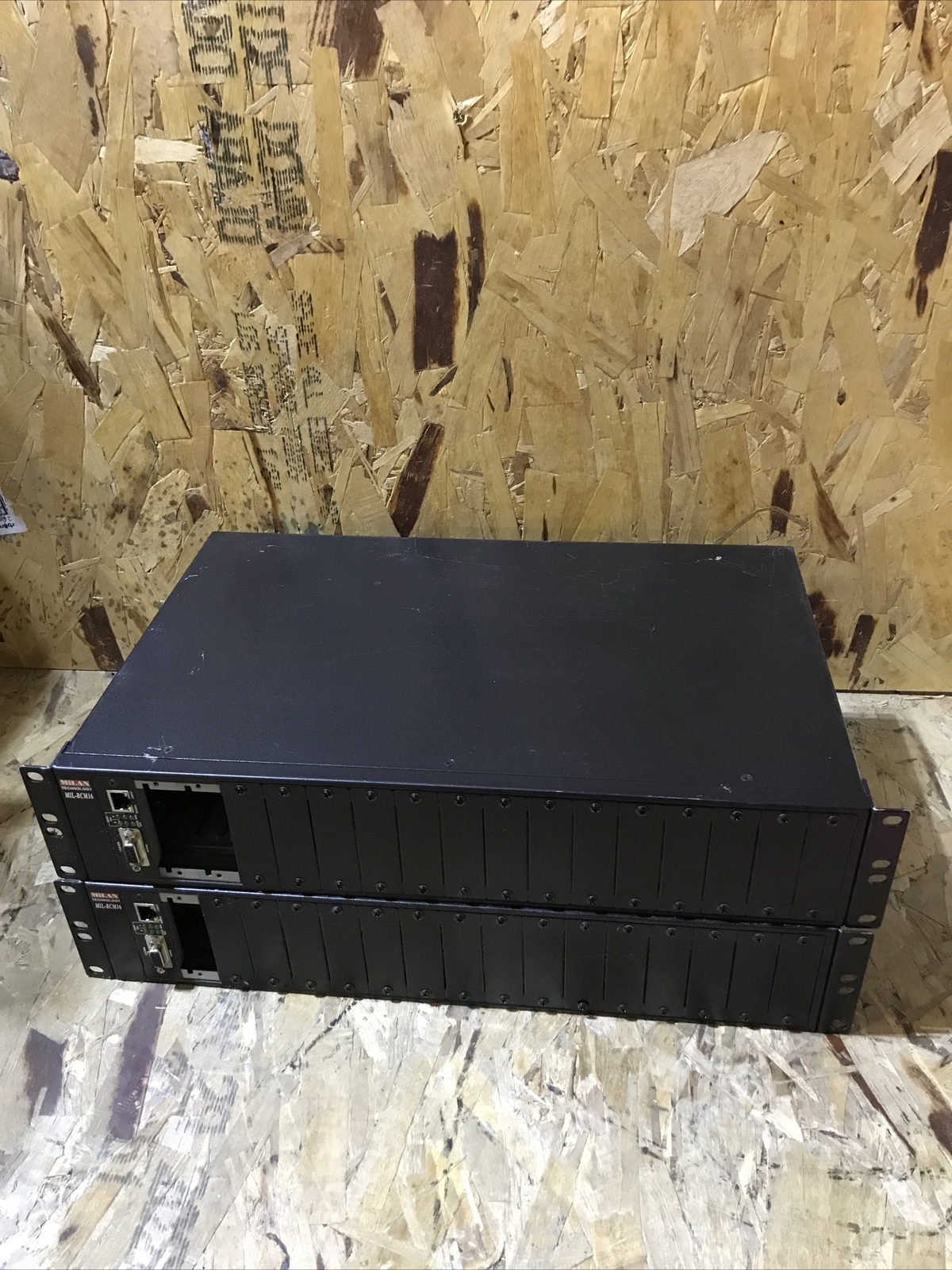 Lot Of 2 MILAN TECHNOLOGIES MIL-RCM16AUS Media Converter 16-Slot AC PS MIL-RCM16