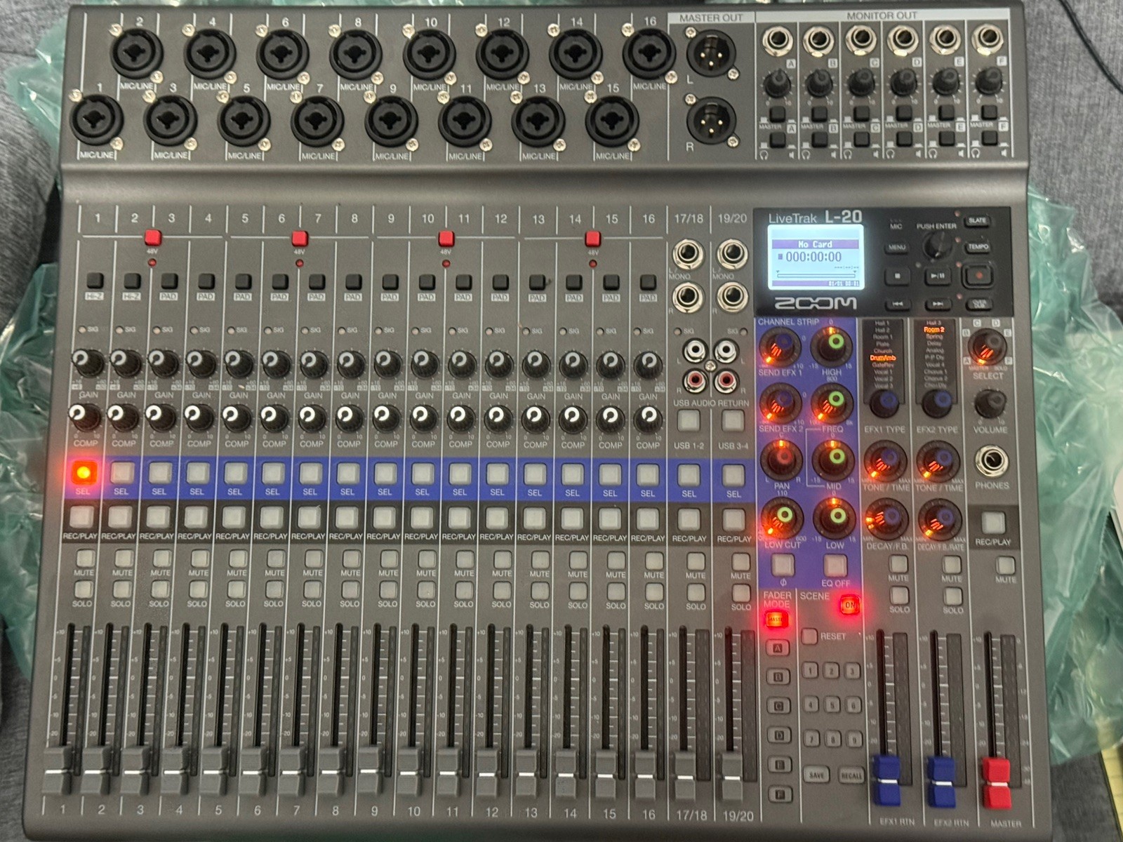 Zoom LiveTrak L-20 20-Channel Digital Mixer and Recorder