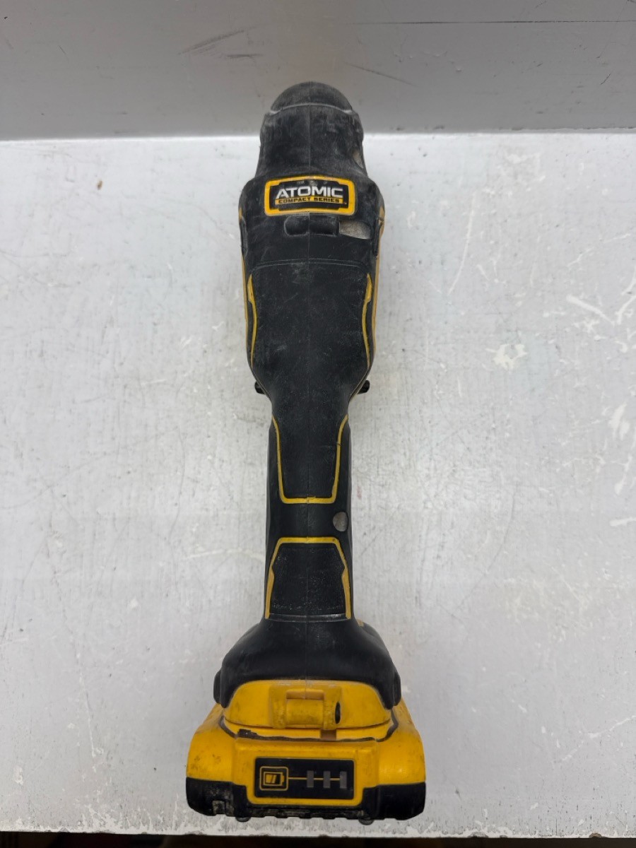 DEWALT DCS354 20V Max Atomic Oscillating Multi-Tool with 2Ah Battery Bundle