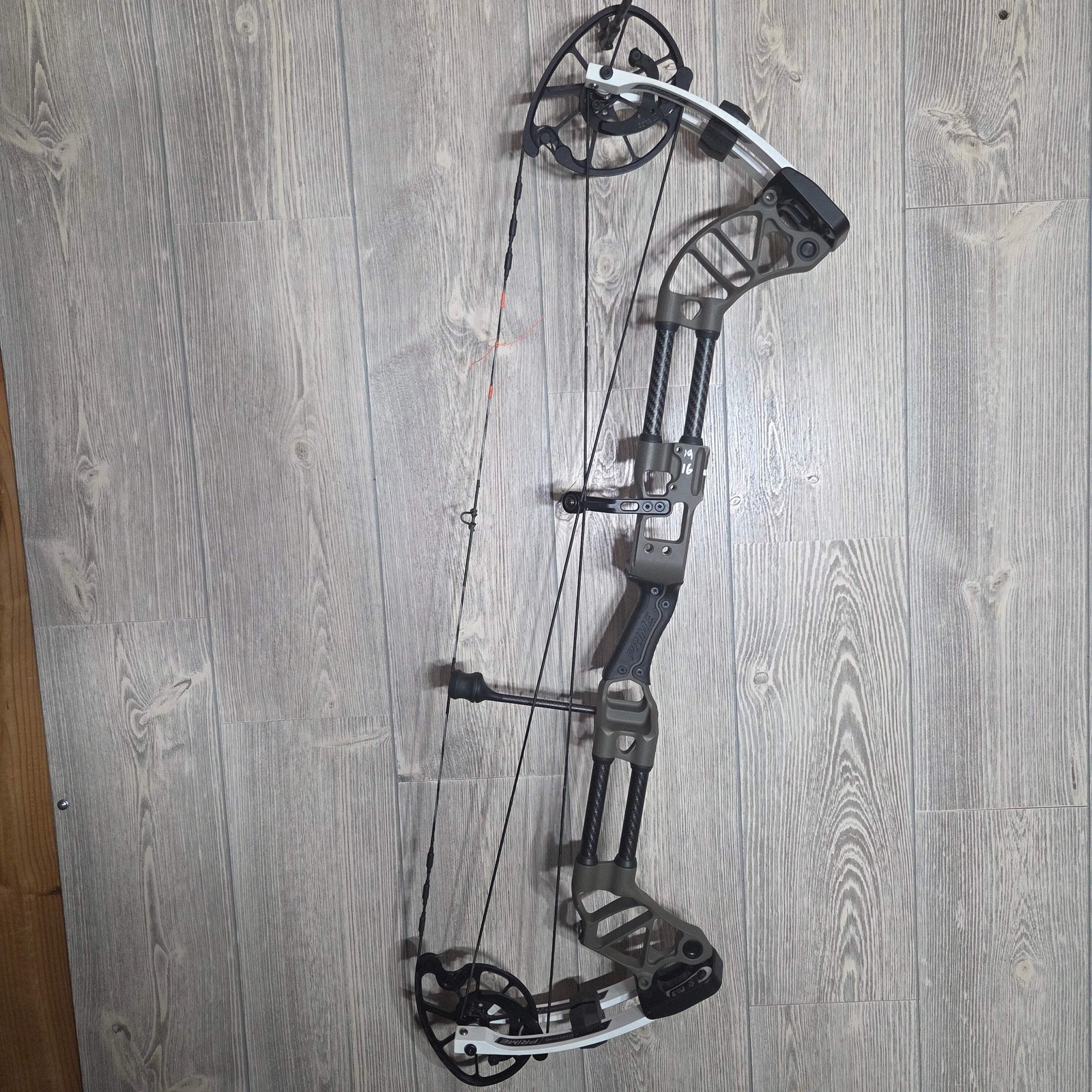 Prime Form 60-70# Morrel Riser White limbs