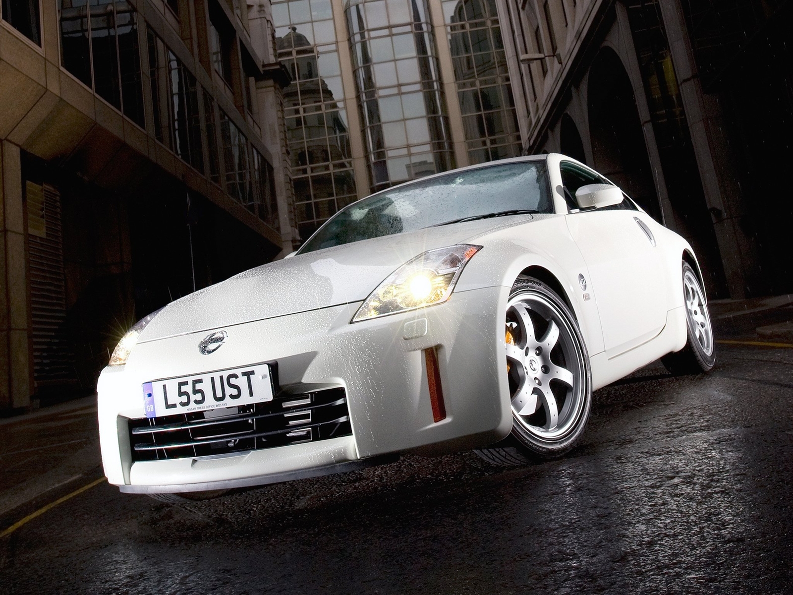 Cars 2007 350z coupe nissan uk Desk Mat Stitched