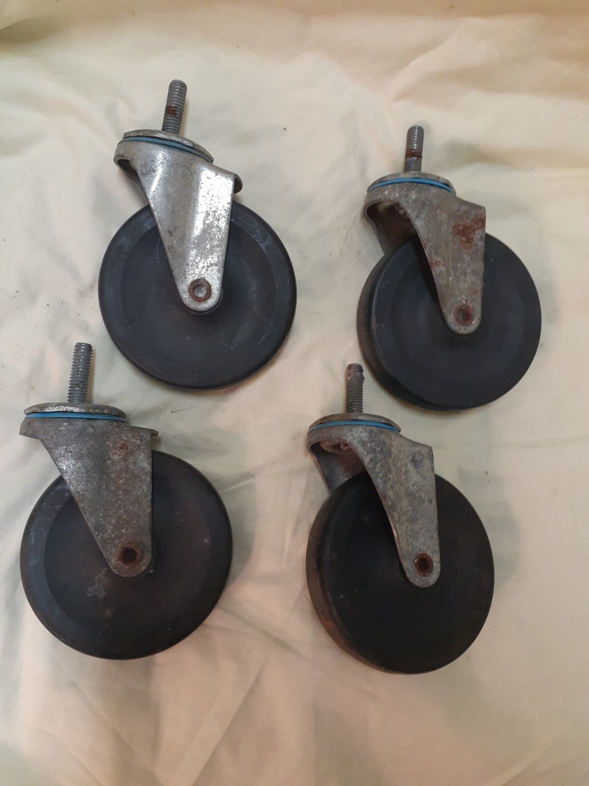SWIVEL CASTER WHEELS  OD 4" THICKNESS 1", BLACK POLYURETHANE  Unbranded