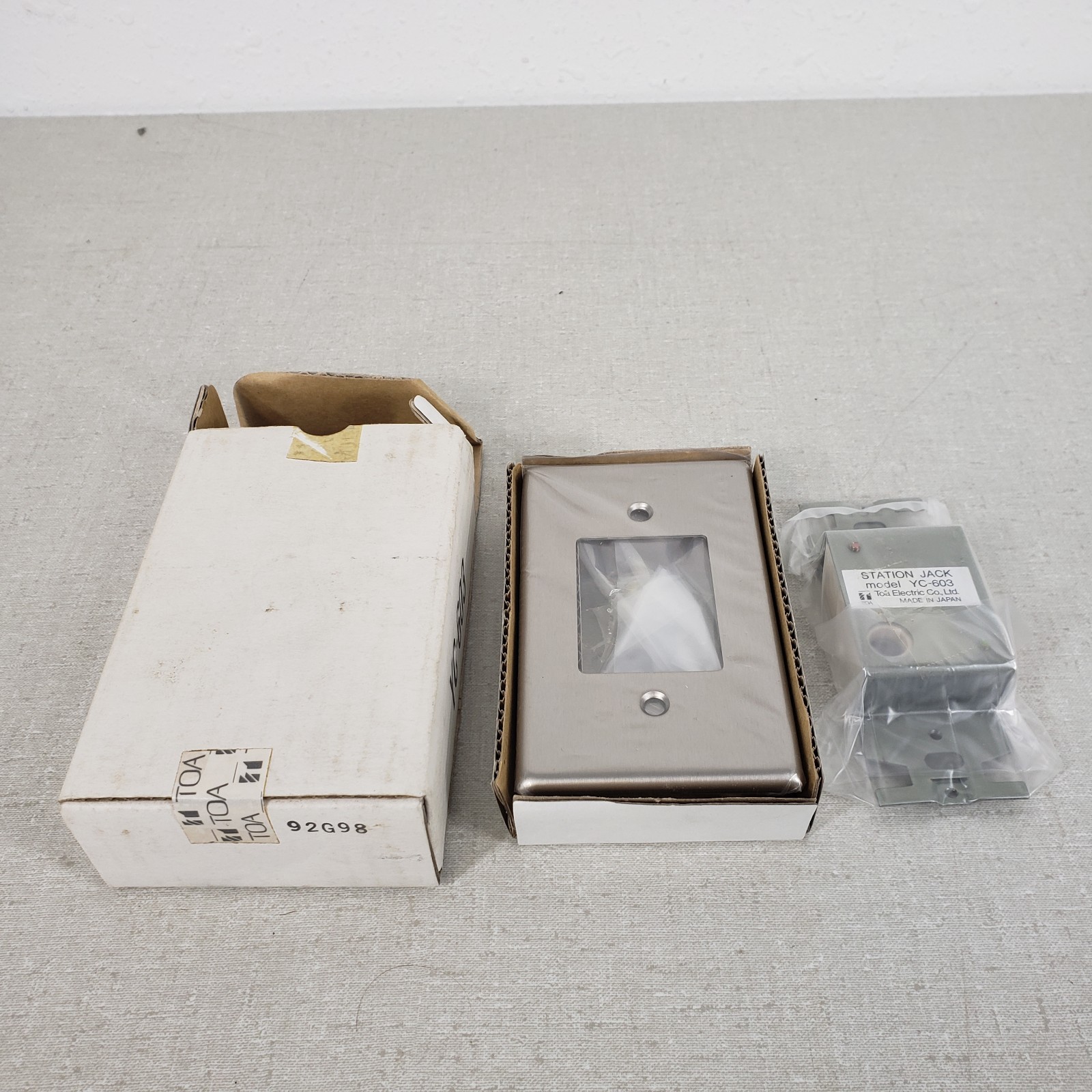 TOA Electric YC-603 Station  Jack Mount and Faceplate w/ Female facing Outwards