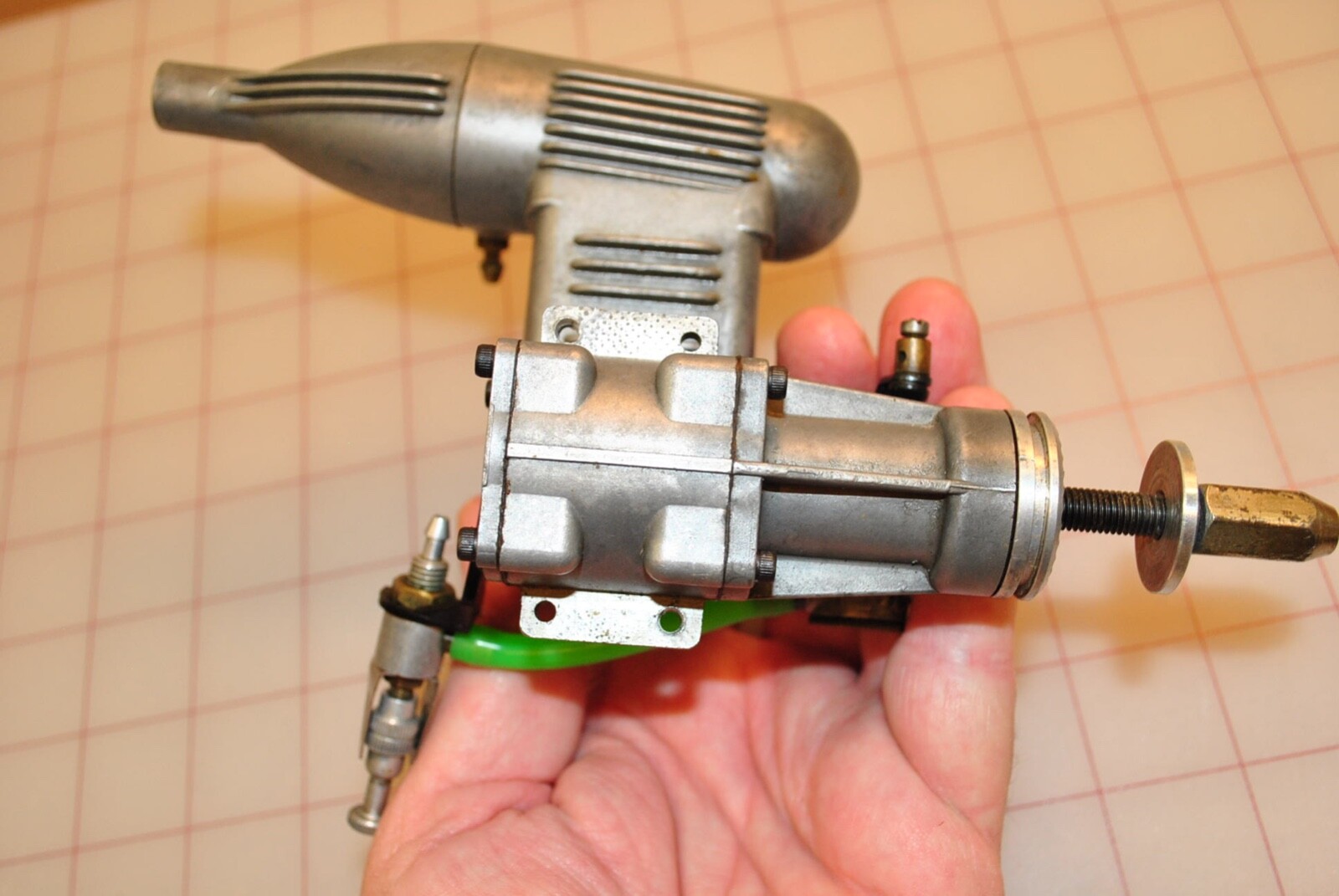 K&B 40 R/C Model Airplane Engine with K&B carburetor and Muffler