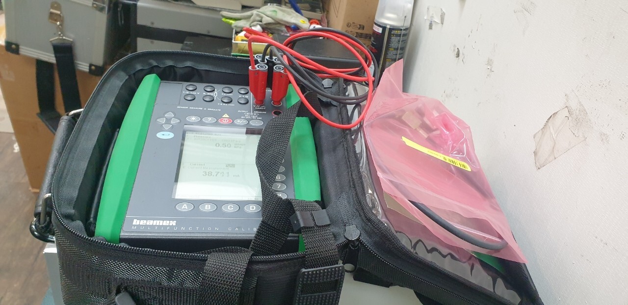 Beamex MC5 Multifunction Calibrator with Pressure Option Adapter Kit