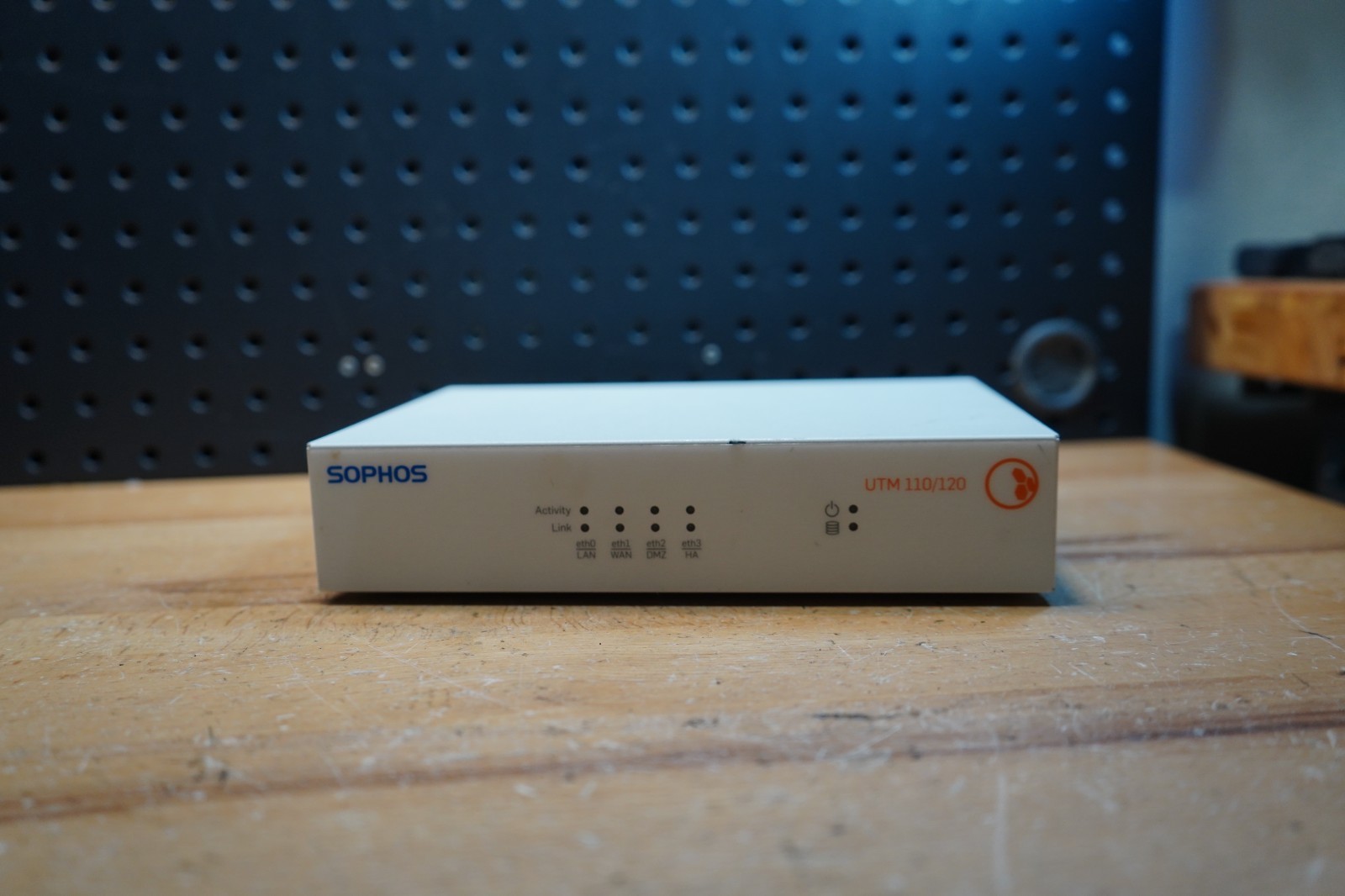 (O) Sophos UTM 110/120 Rev.5 Firewall Security Appliance 4x RJ-45 No AC Adapter