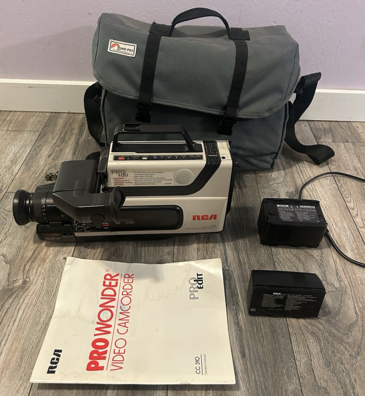 RCA CMR300 Pro Wonder Auto Focus HQ VHS Camcorder with Original Case Vintage