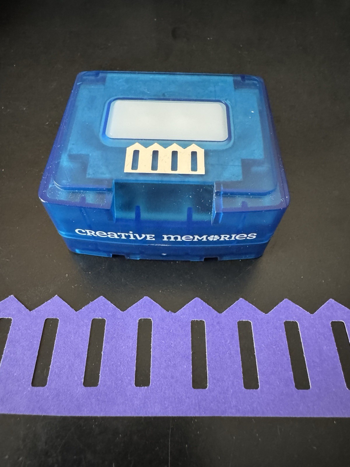 Creative Memories Picket Fence Border Maker Cartridge Punch