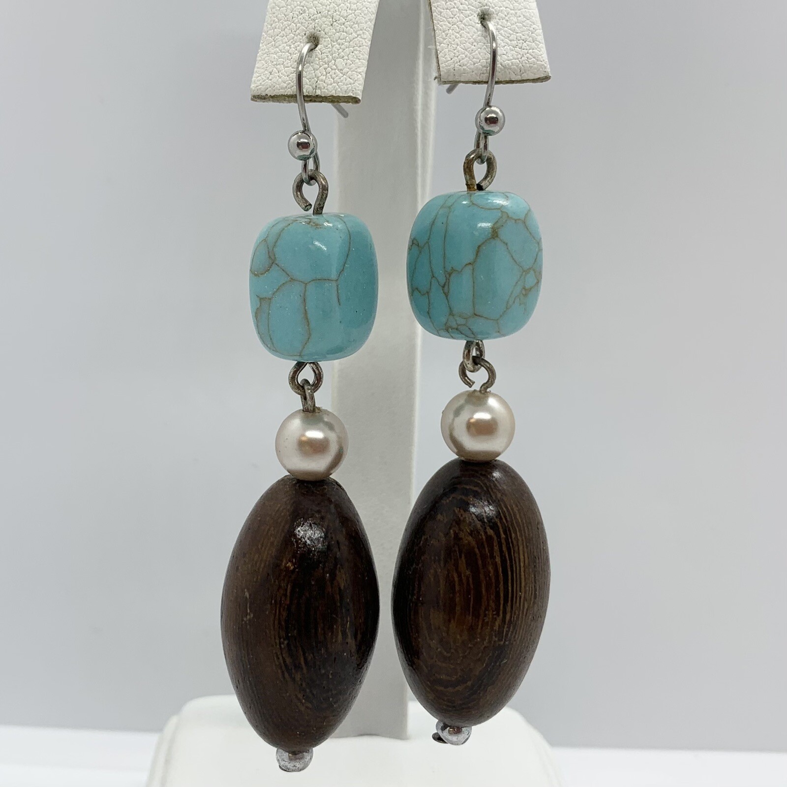 VTG BOHO FAUX TURQUOISE GLASS OVAL WOODEN BEADED DANGLE HOOK EARRINGS FAUX PEARL