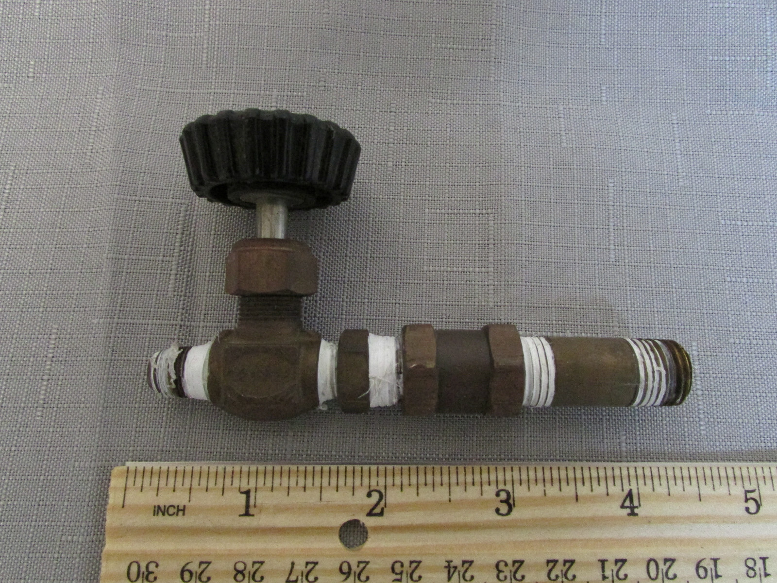 Hoke 3232M2B - Brass Needle Valve Operates Smoothly