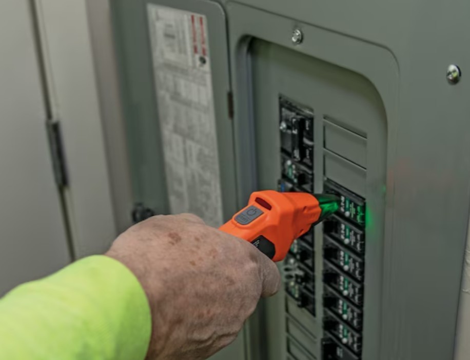 Klein Tools Circuit Breaker Finder Kit