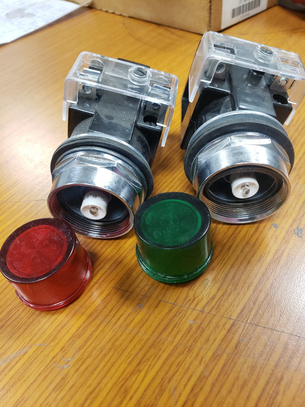 👀 2) NEW SIEMENS RED 52PE4D2 & GREEN 56PE4D2 PILOT LIGHTW 24V AC/DC LOT OF 2