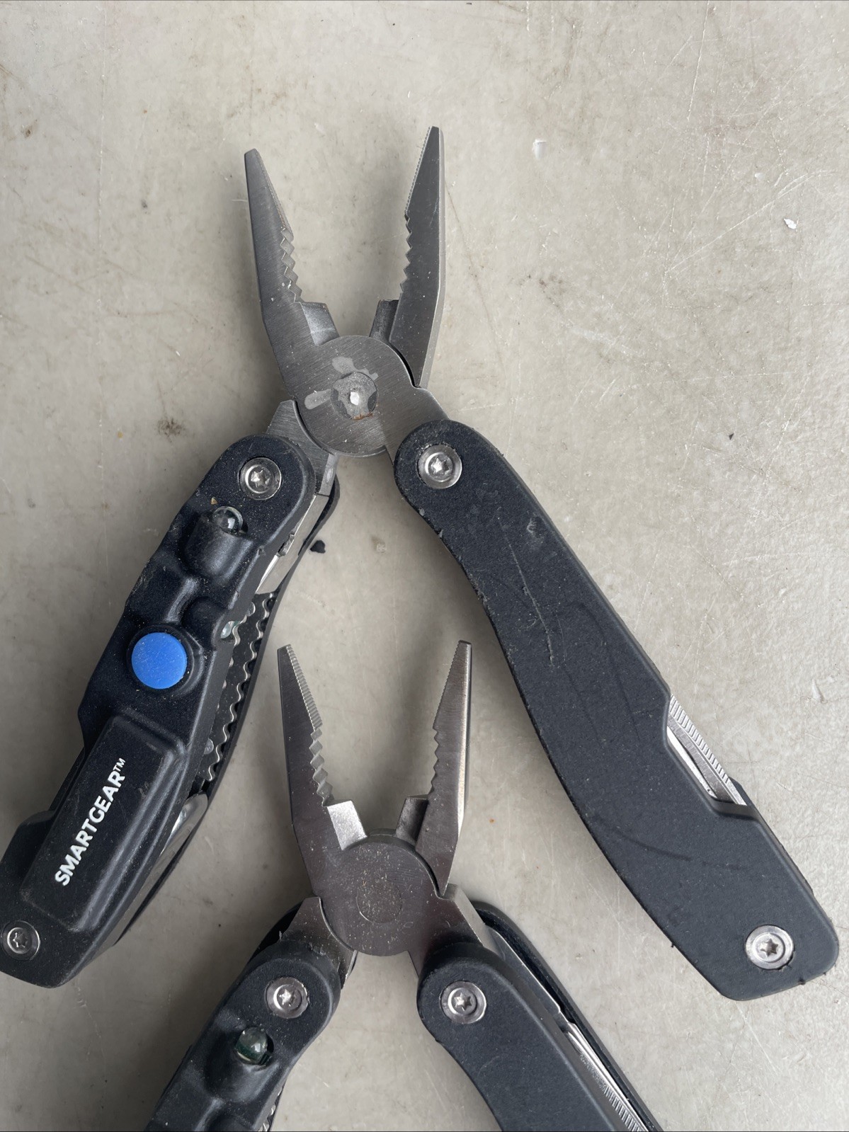Lot Of 2 Smartgear Flashlight Multitool rechargeable flashlight