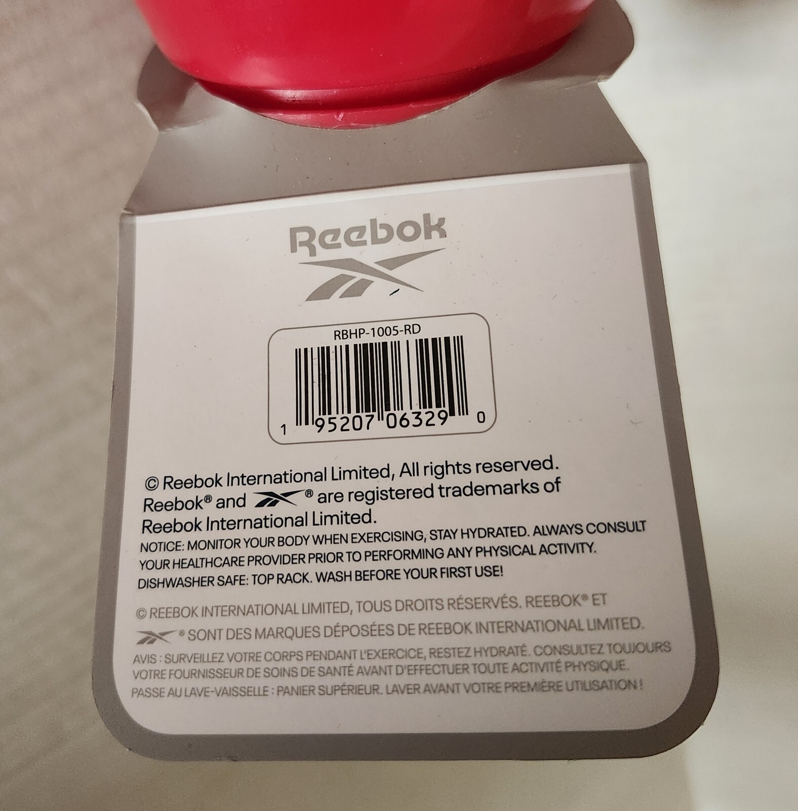 FREE Reebok Red Athletic Design 24 Oz Plastic Squeeze Bottle Pull Top Cap NWT