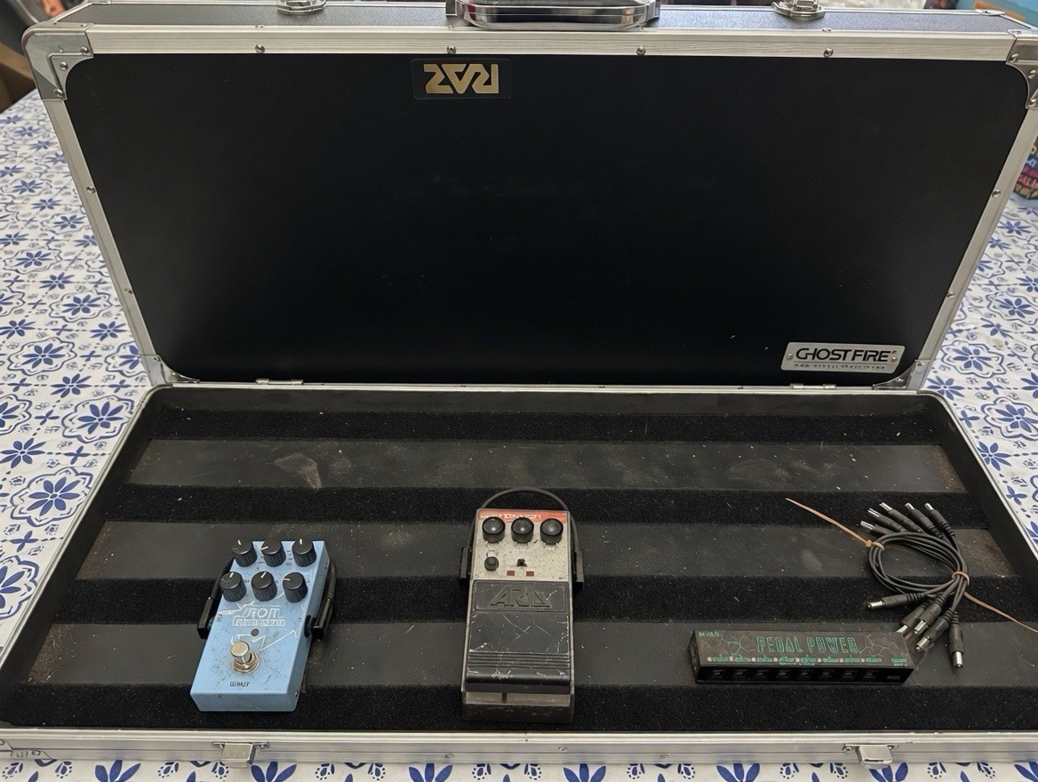ARIA DISTORTION DT-10 + M-VAVE MINI UNIVERSE + GHOST FIRE PEDAL BOARD + POWER