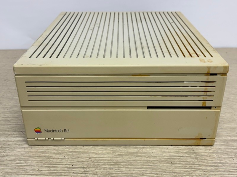 Vintage Apple Macintosh IIci M5780 Desktop Computer (No Power)
