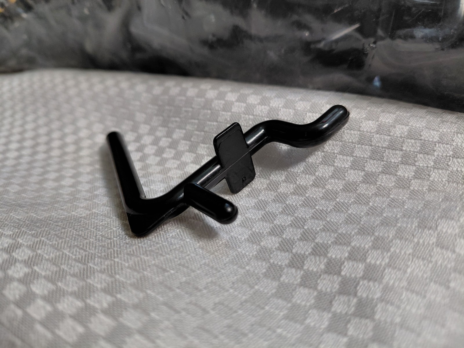 Black Plastic 2 in J-Hook Pegboard Display Hooks for Retail Gridwall 150ct