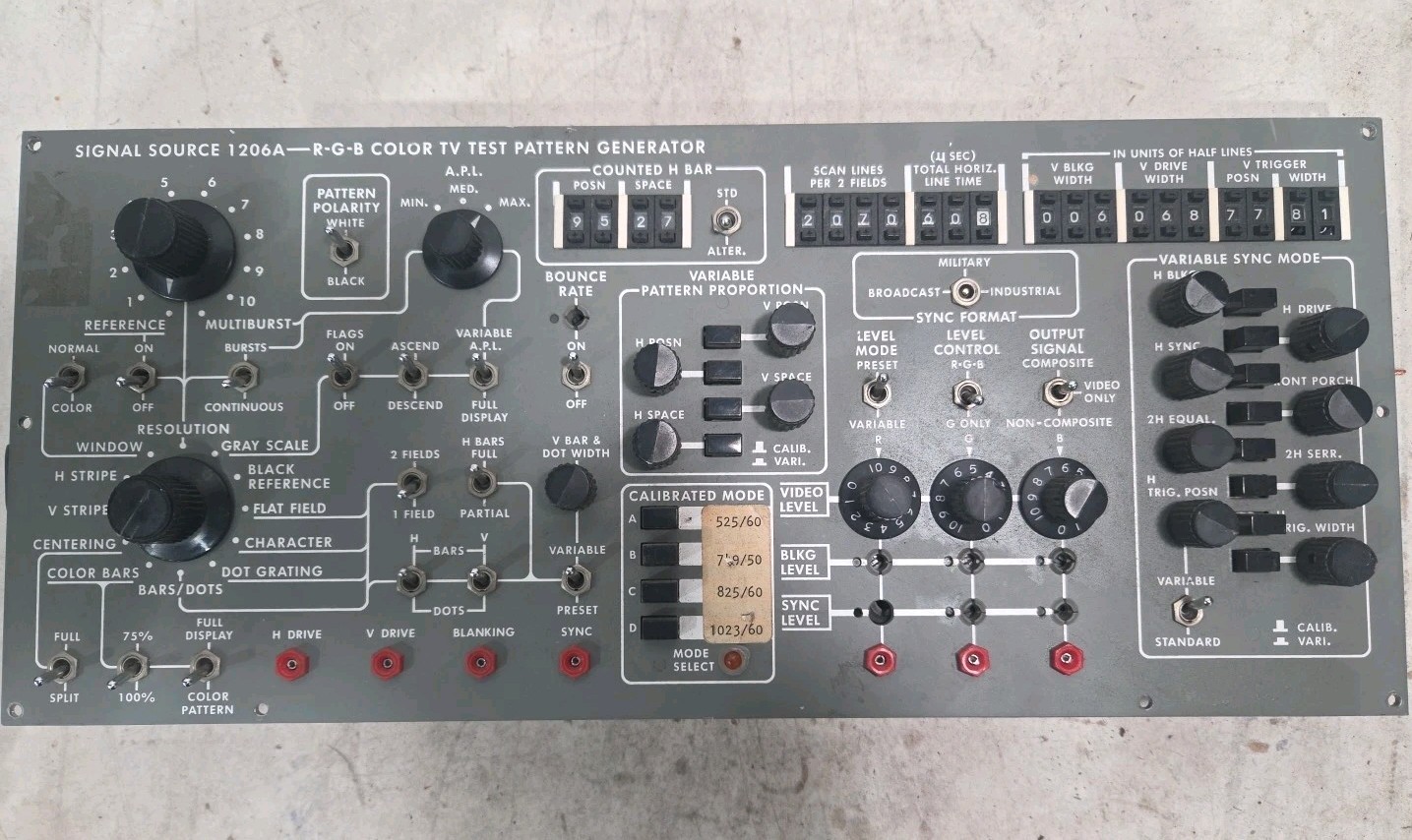 Signal Source 1206A RGB Color TV Test Pattern Generator - Parts LOC