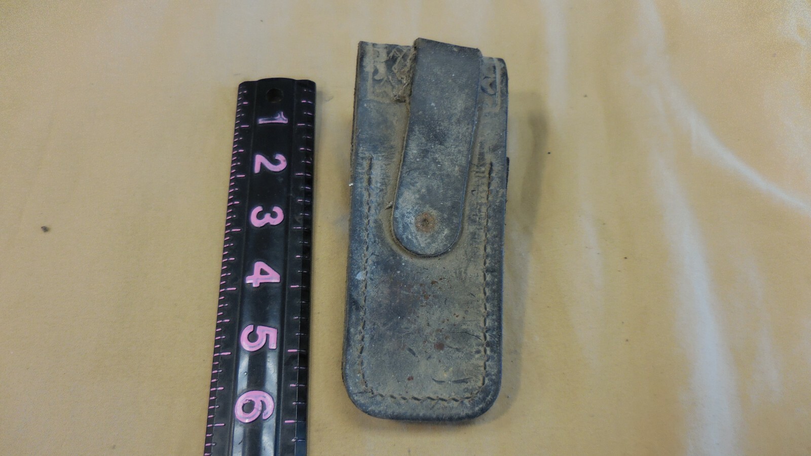 LEATHER KNIFE HOLDER BELT LOOP TOOLED