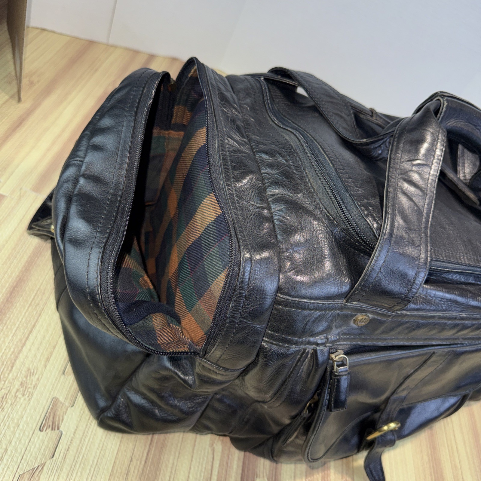 Hidedesign Leather Duffel Bag Black Weekender Shoulder Strap Compartments India